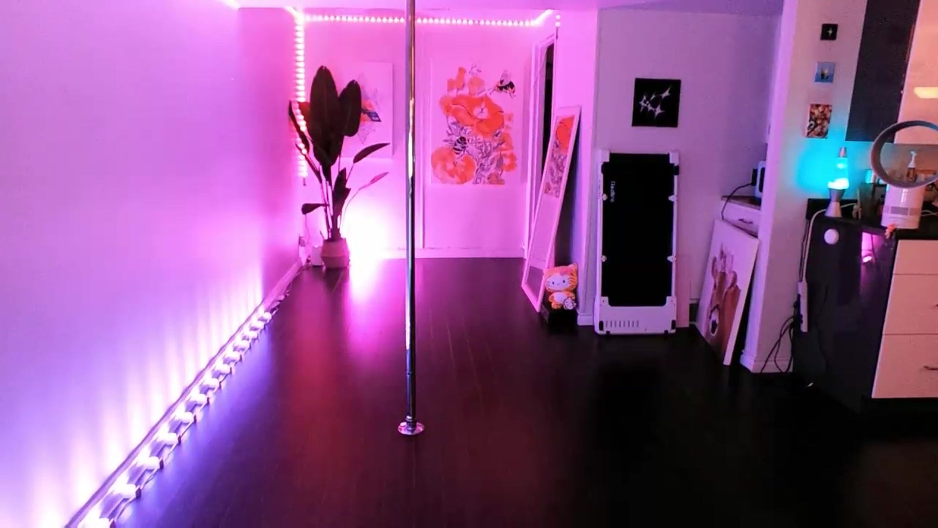 Gallery image thumbnail from Aspen_Mai's myfreecams stream on, 08/22/2026, 06:38 image 16 of 20