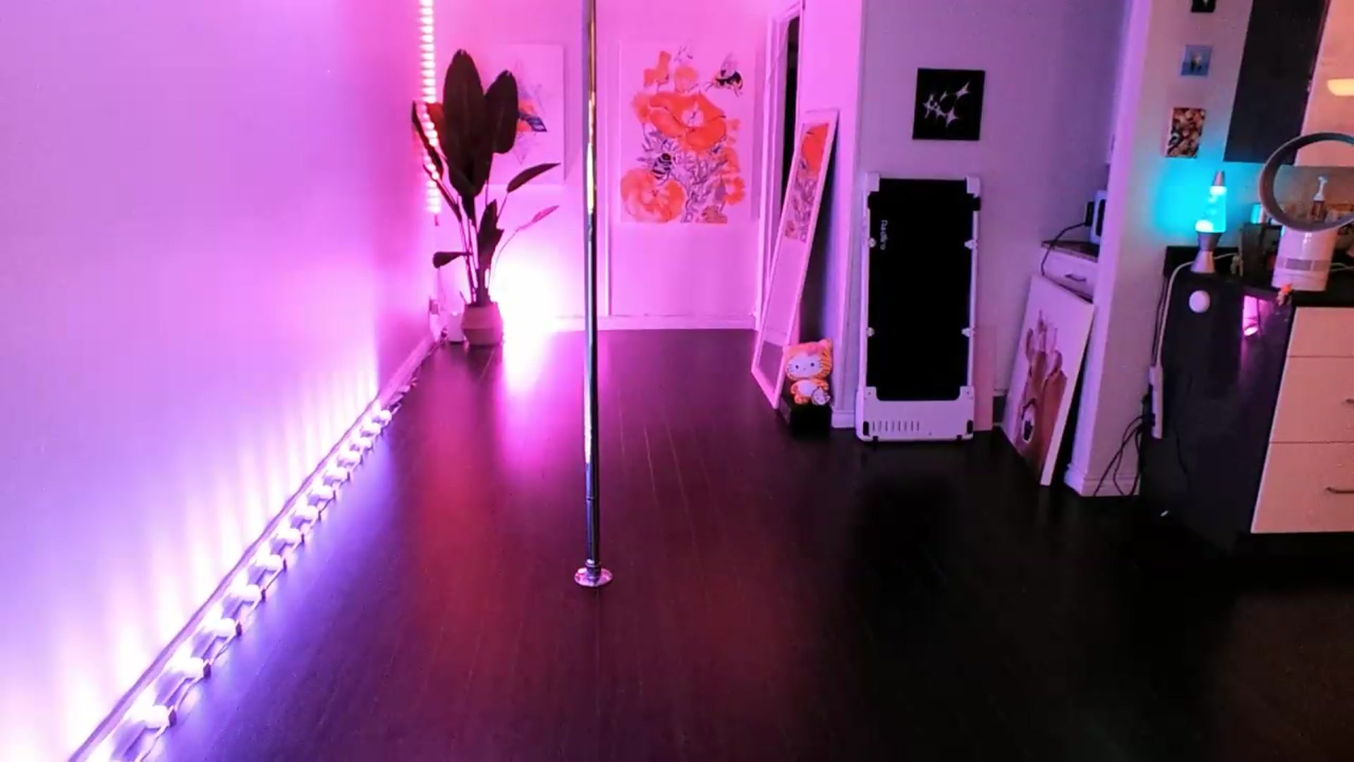 Gallery image thumbnail from Aspen_Mai's myfreecams stream on, 08/22/2026, 06:38 image 13 of 20