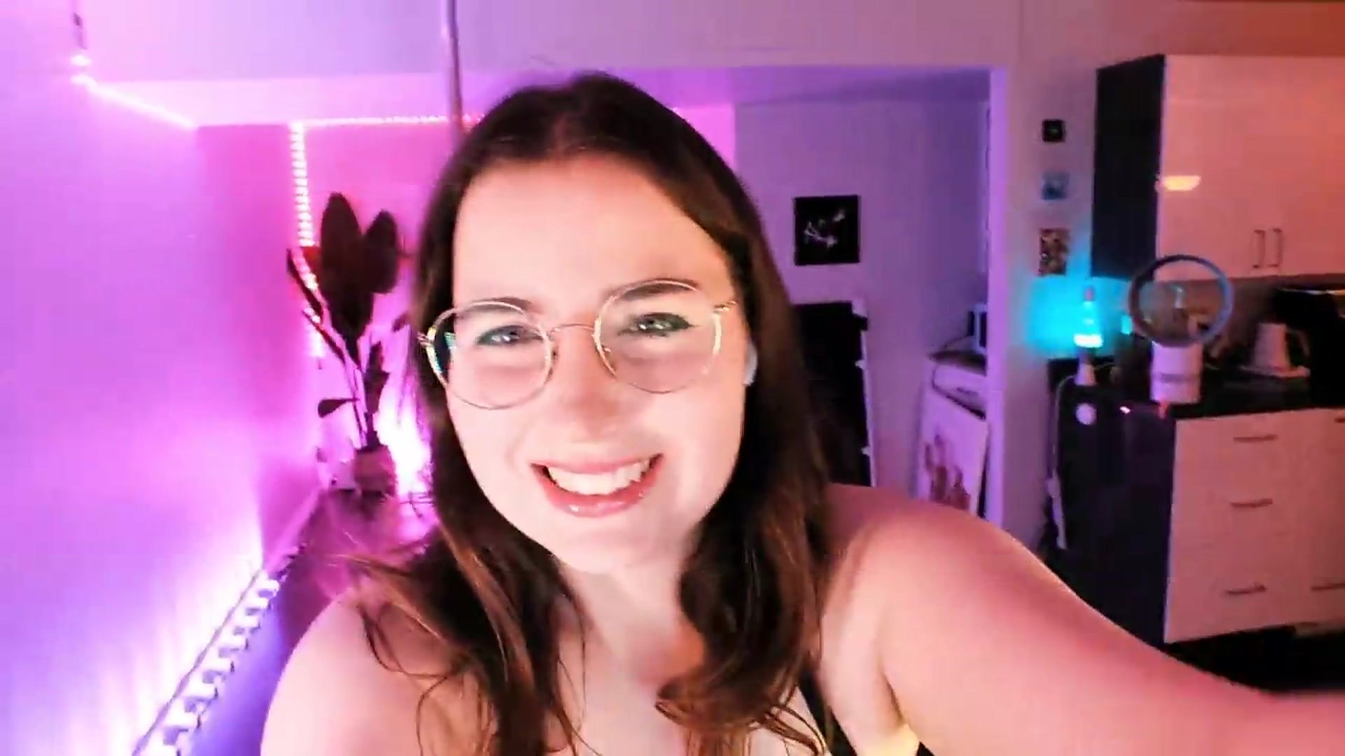 Gallery image thumbnail from Aspen_Mai's myfreecams stream on, 08/22/2026, 06:38 image 18 of 20