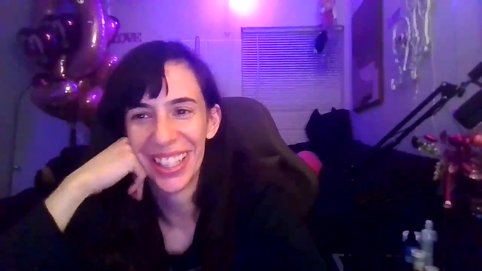 Gallery image thumbnail from Aspen_White's myfreecams stream on, 02/16/2025, 10:54 image 16 of 20