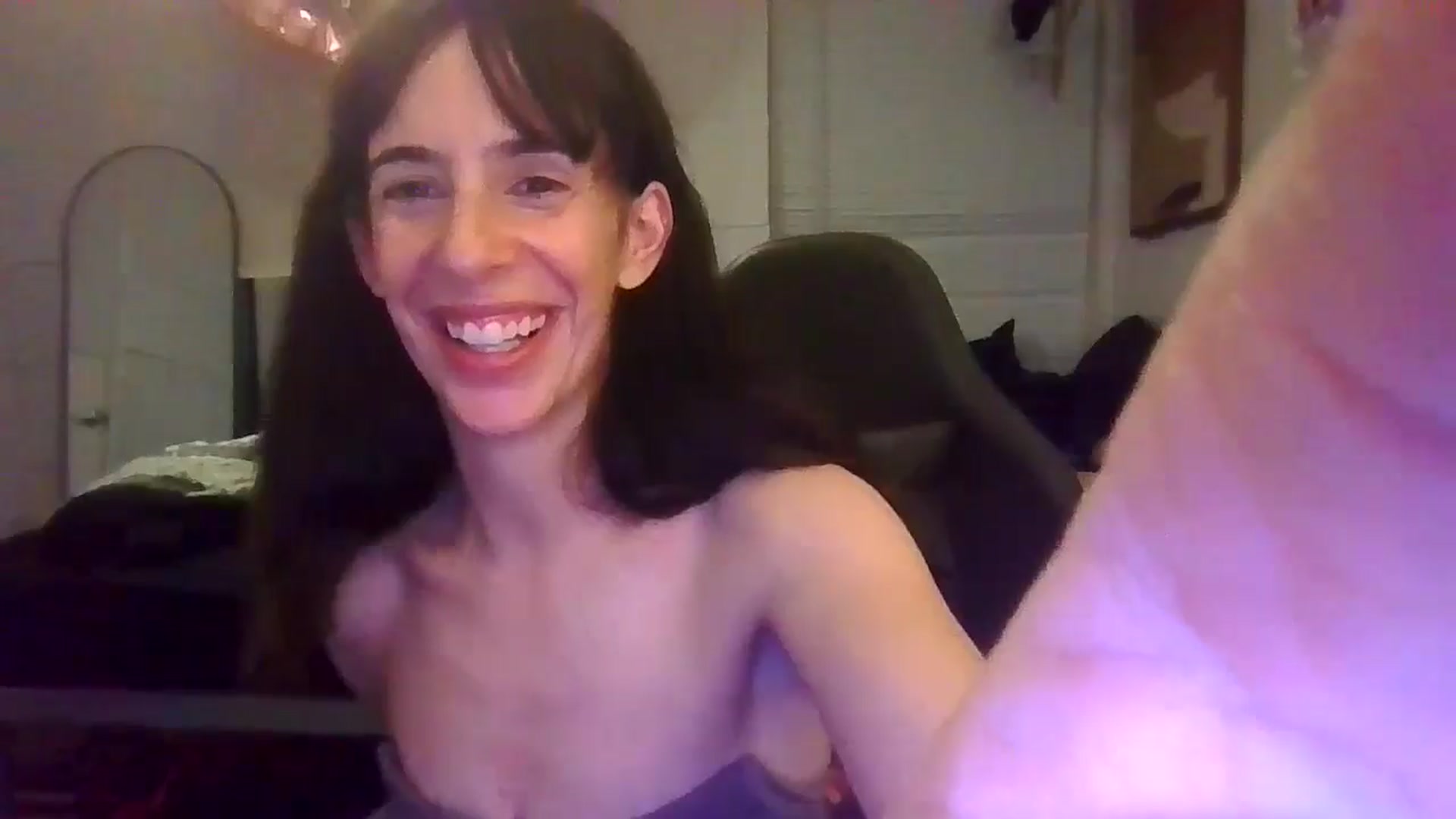 Gallery image thumbnail from Aspen_White's myfreecams stream on, 02/19/2025, 09:16 image 4 of 20