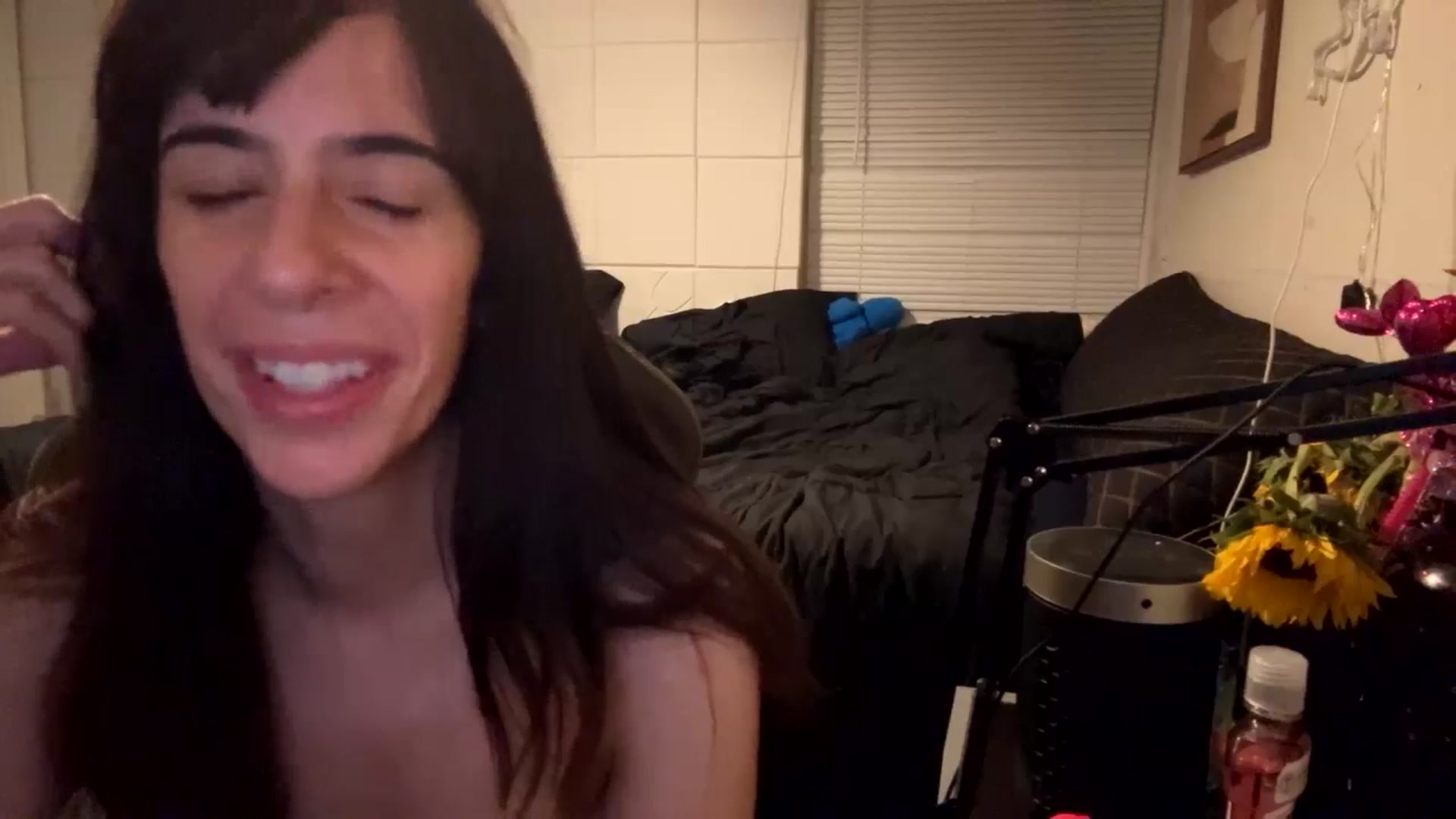 Gallery image thumbnail from Aspen_White's myfreecams stream on, 02/26/2025, 10:21 image 9 of 20