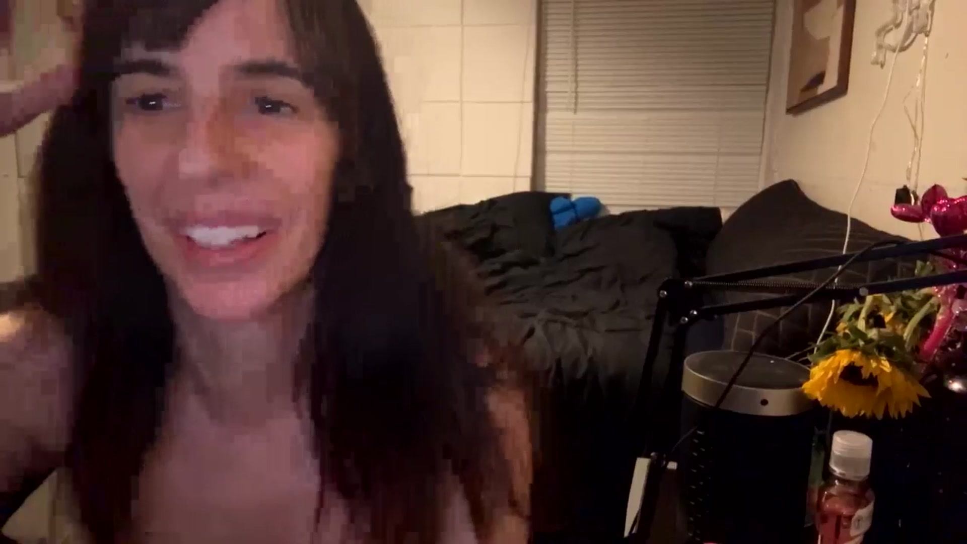 Gallery image thumbnail from Aspen_White's myfreecams stream on, 02/26/2025, 10:21 image 14 of 20