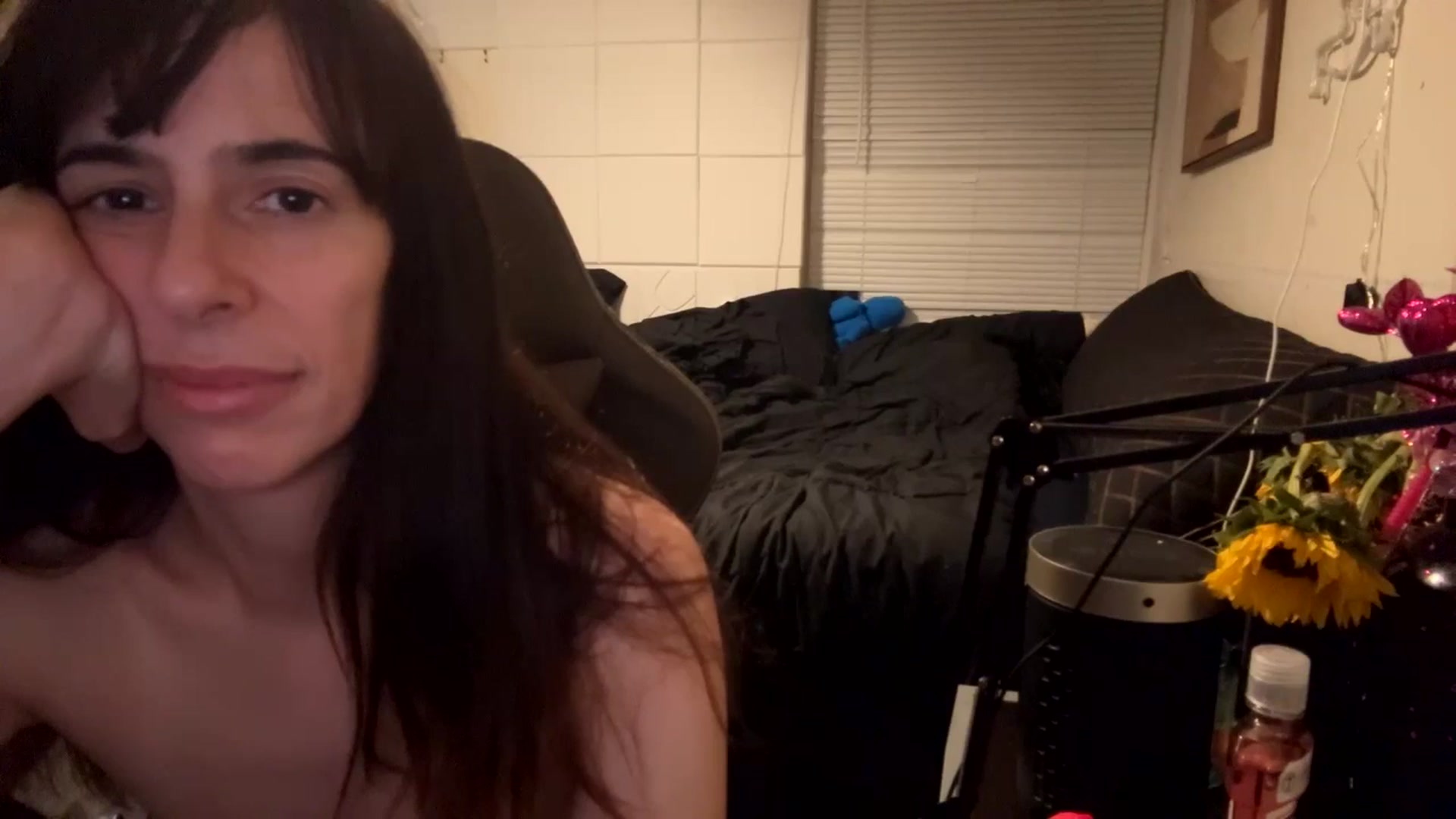 Gallery image thumbnail from Aspen_White's myfreecams stream on, 02/26/2025, 10:21 image 17 of 20