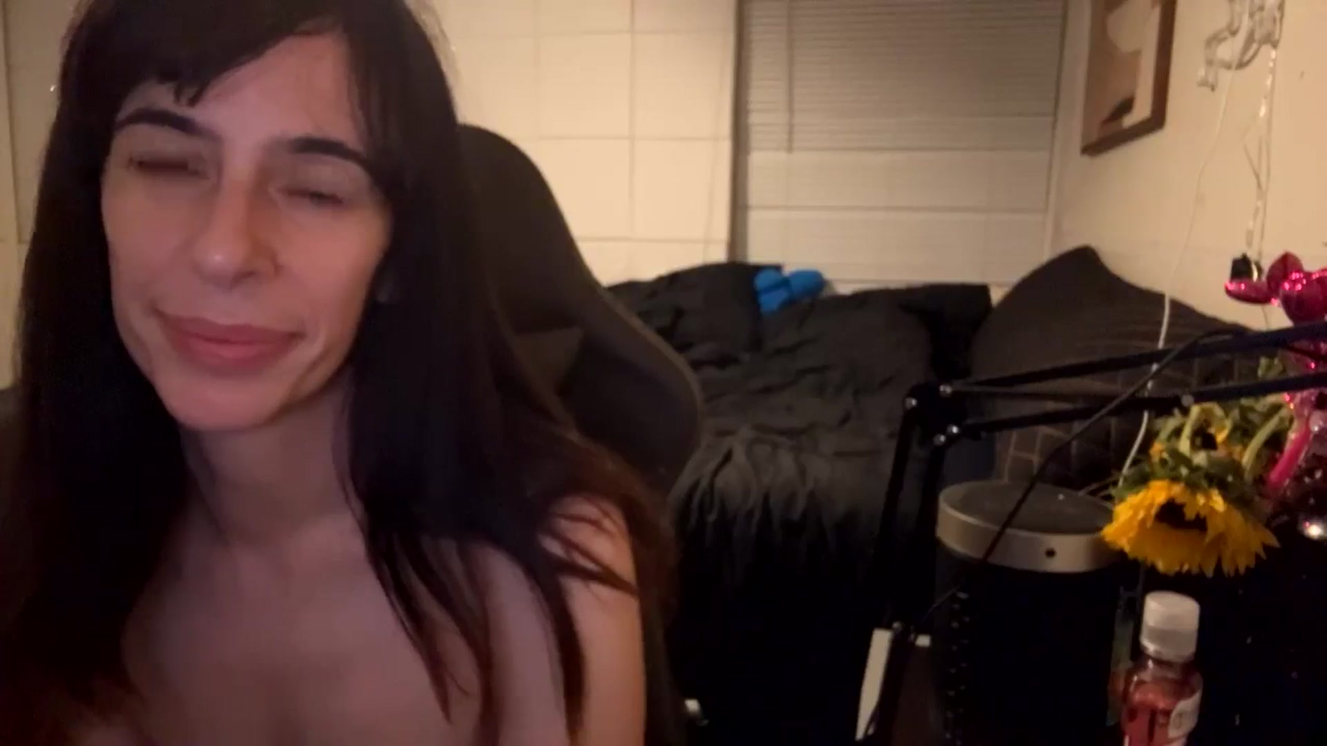 Gallery image thumbnail from Aspen_White's myfreecams stream on, 02/26/2025, 10:21 image 7 of 20