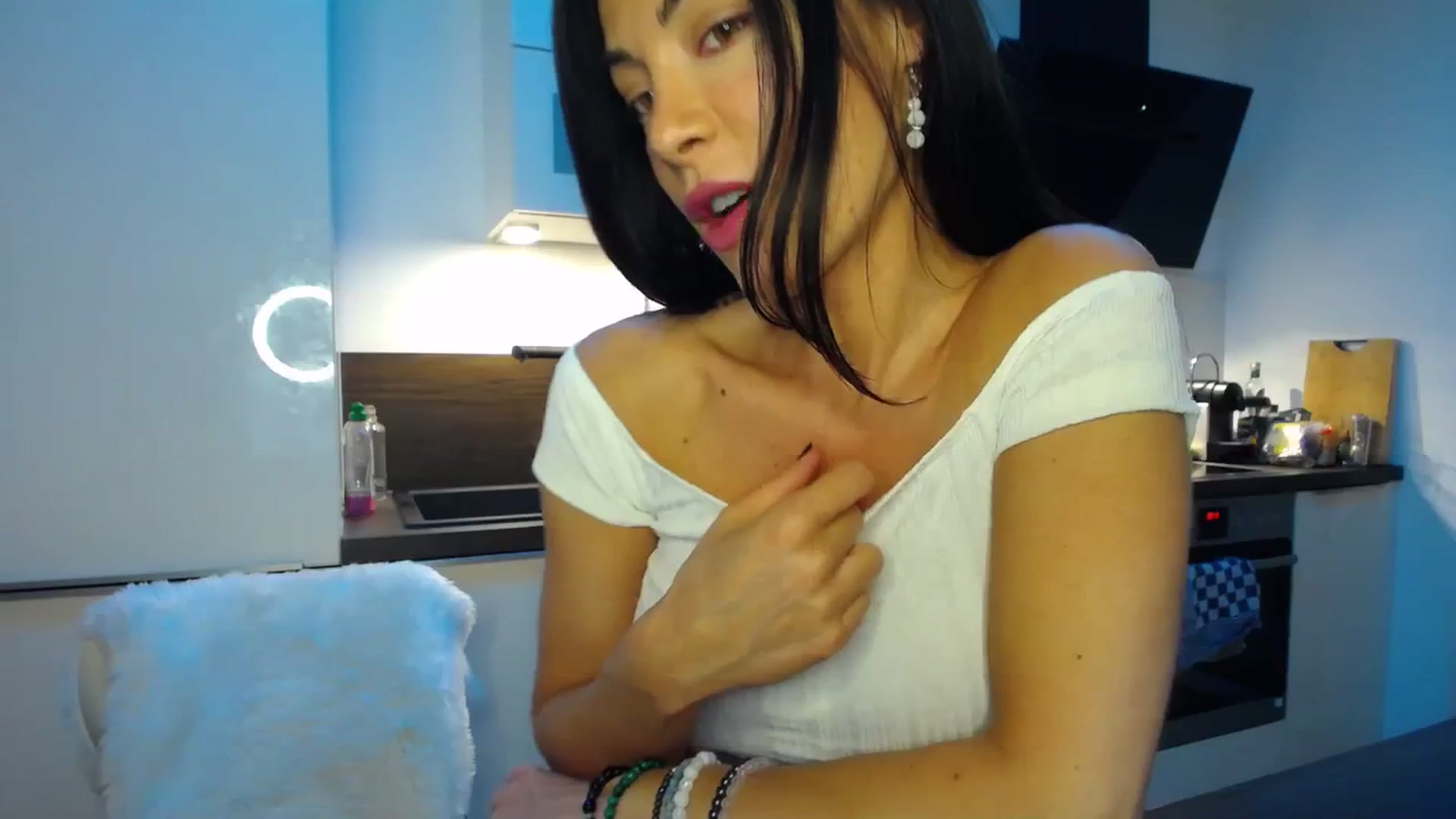 Gallery image thumbnail from AstekAngel's myfreecams stream on, 01/05/2024, 24:00 image 4 of 20