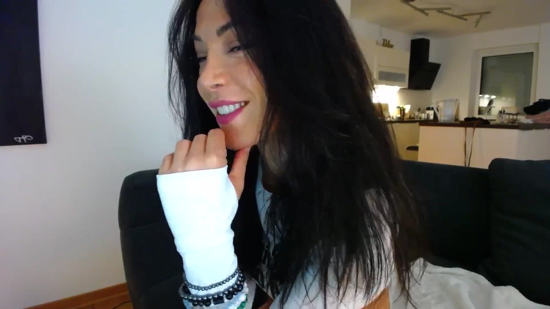 Gallery image thumbnail from AstekAngel's myfreecams stream on, 01/06/2024, 01:25 image 7 of 20