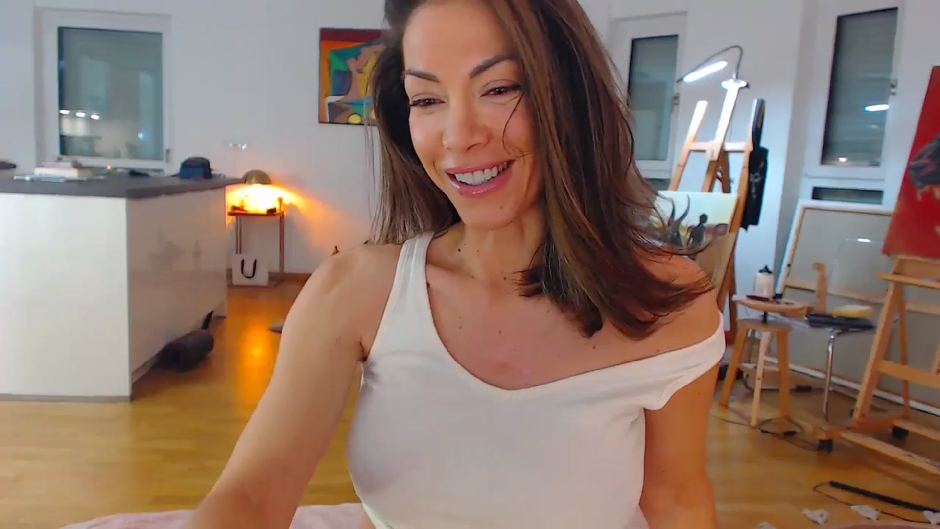 Gallery image thumbnail from AstekAngel's myfreecams stream on, 04/16/2025, 24:40 image 2 of 20