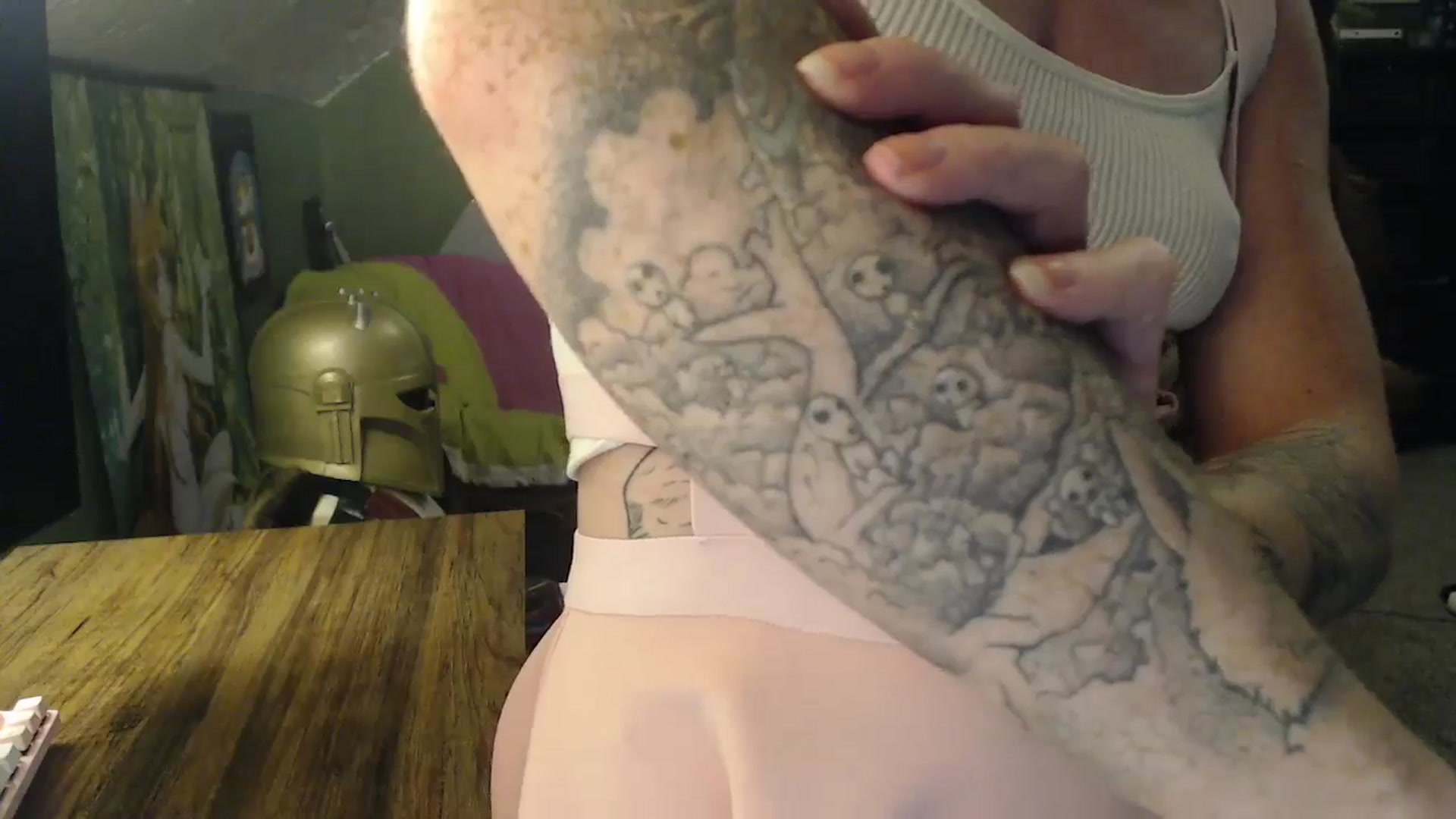 Gallery image thumbnail from AstraeaSiren's myfreecams stream on, 07/23/2024, 04:35 image 6 of 20