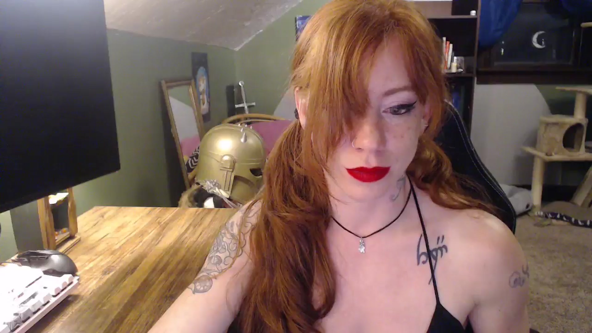 Gallery image thumbnail from AstraeaSiren's myfreecams stream on, 04/30/2025, 07:05 image 6 of 20