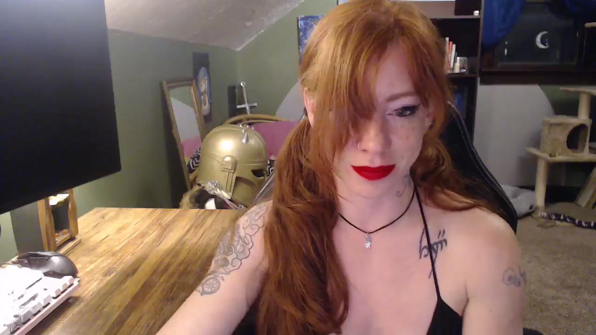 Gallery image thumbnail from AstraeaSiren's myfreecams stream on, 04/30/2025, 07:05 image 8 of 20