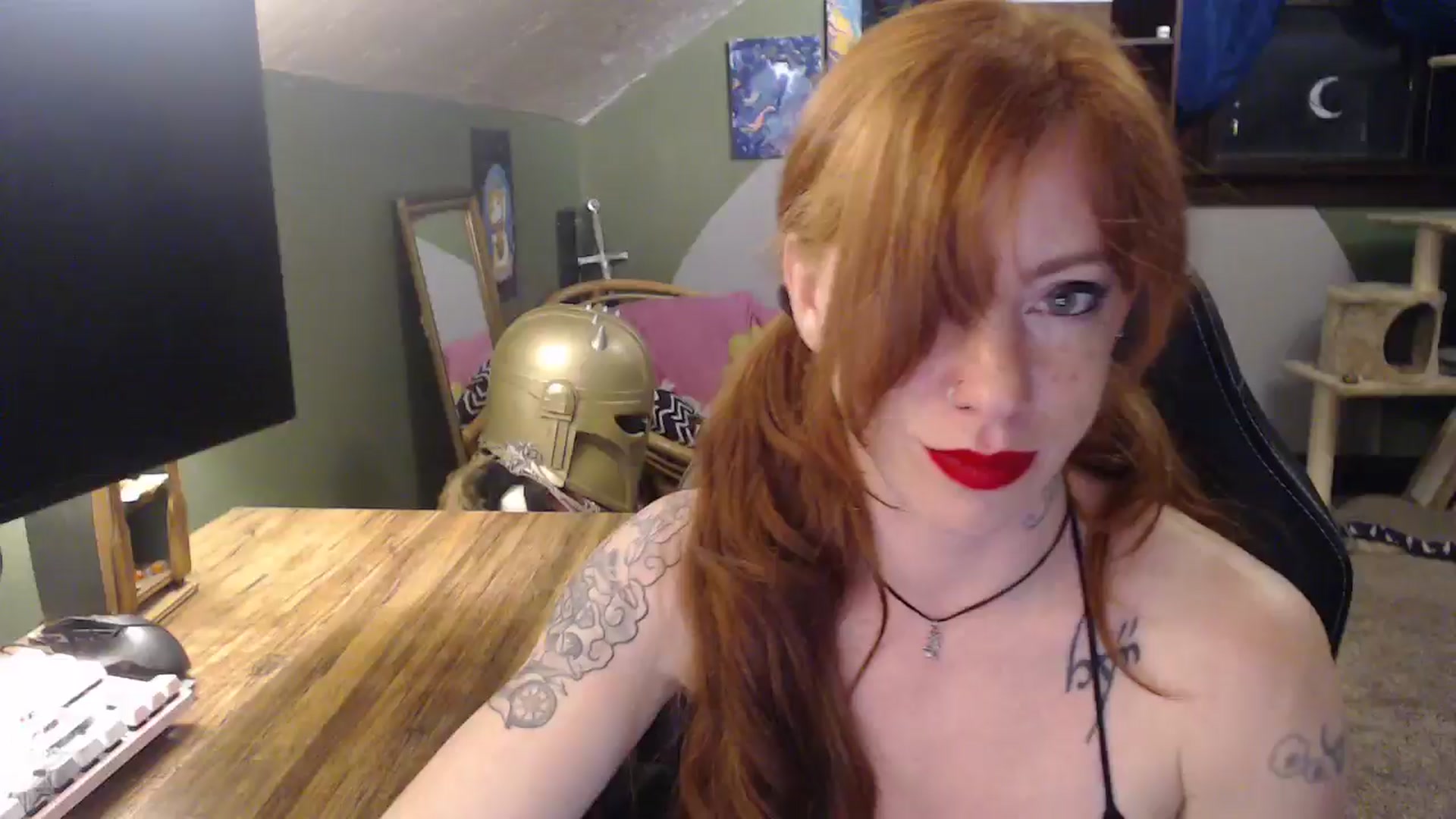 Gallery image thumbnail from AstraeaSiren's myfreecams stream on, 04/30/2025, 07:05 image 19 of 20