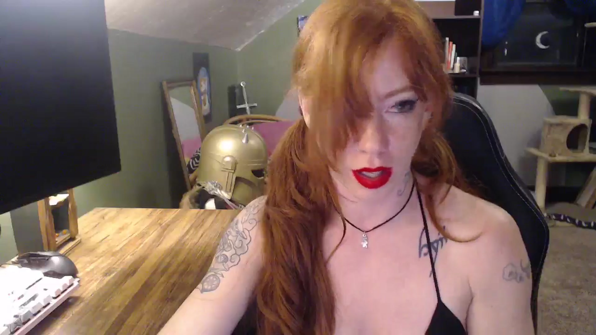 Gallery image thumbnail from AstraeaSiren's myfreecams stream on, 04/30/2025, 07:05 image 16 of 20