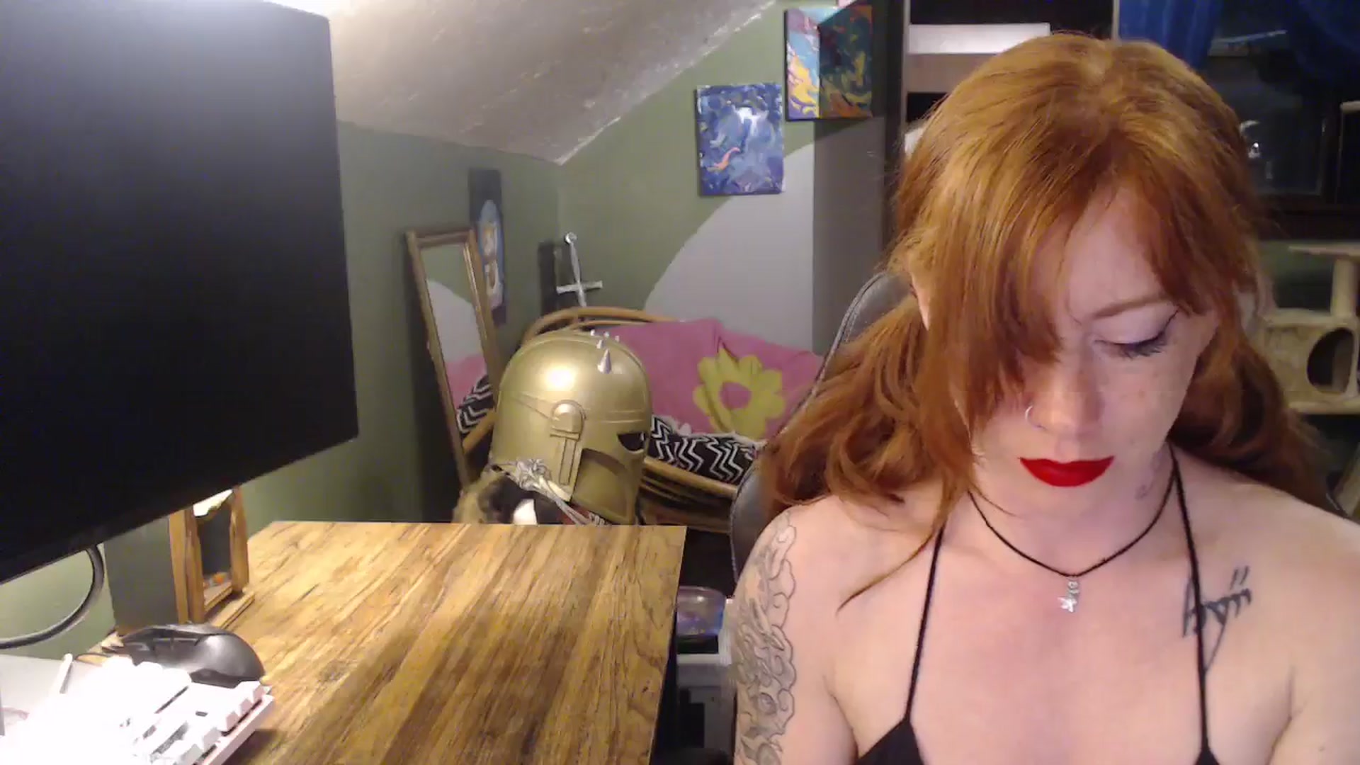 Gallery image thumbnail from AstraeaSiren's myfreecams stream on, 04/30/2025, 07:05 image 2 of 20
