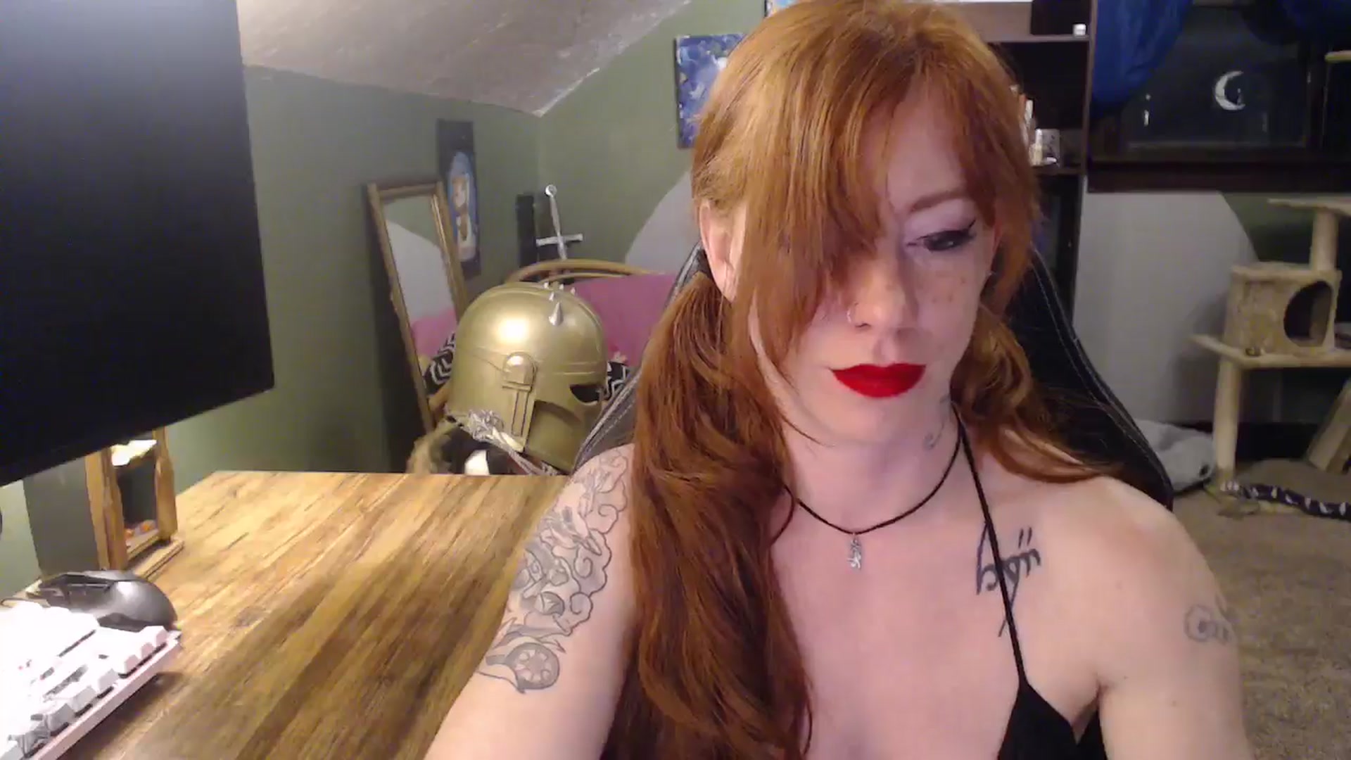 Gallery image thumbnail from AstraeaSiren's myfreecams stream on, 04/30/2025, 07:05 image 11 of 20