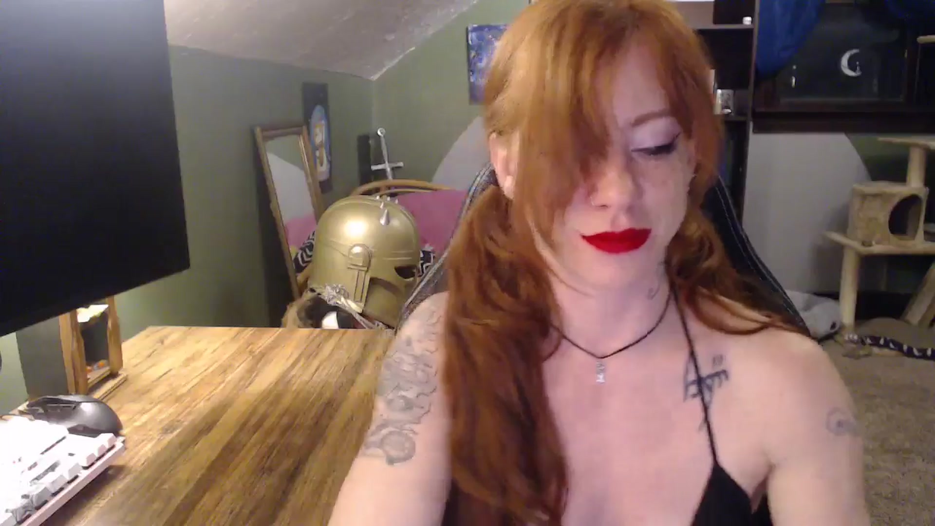 Gallery image thumbnail from AstraeaSiren's myfreecams stream on, 04/30/2025, 07:05 image 10 of 20