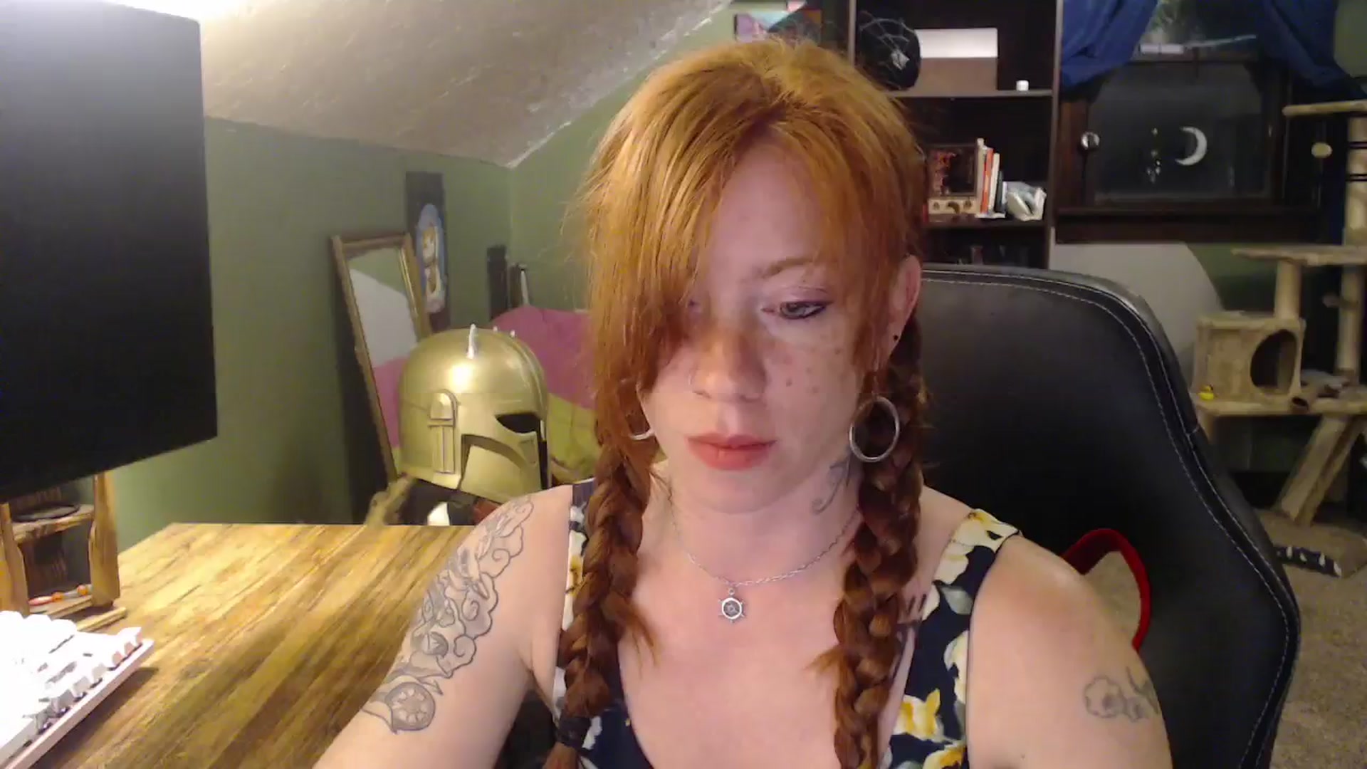 Gallery image thumbnail from AstraeaSiren's myfreecams stream on, 05/19/2025, 05:39 image 1 of 20