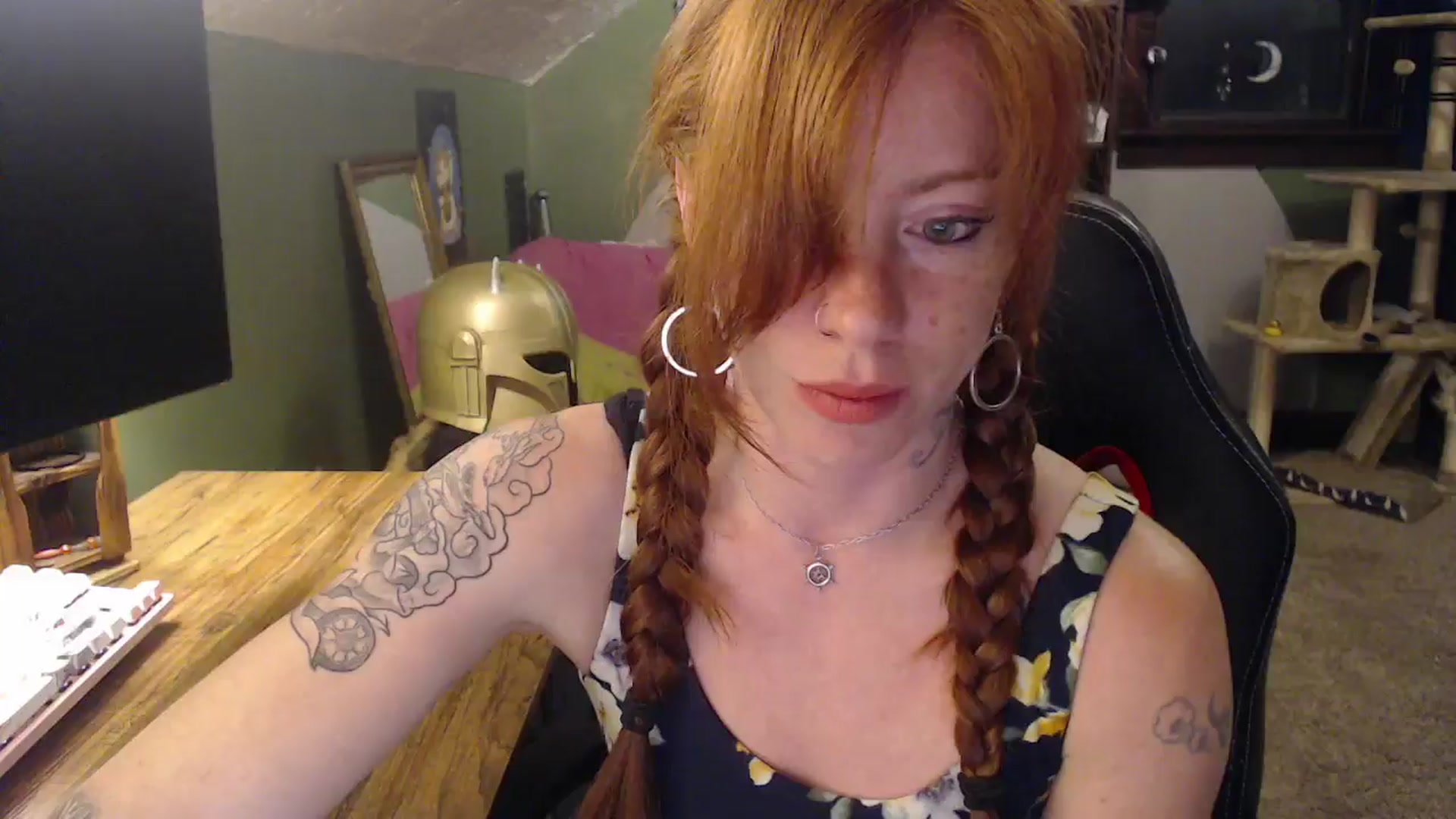 Gallery image thumbnail from AstraeaSiren's myfreecams stream on, 05/19/2025, 05:39 image 19 of 20