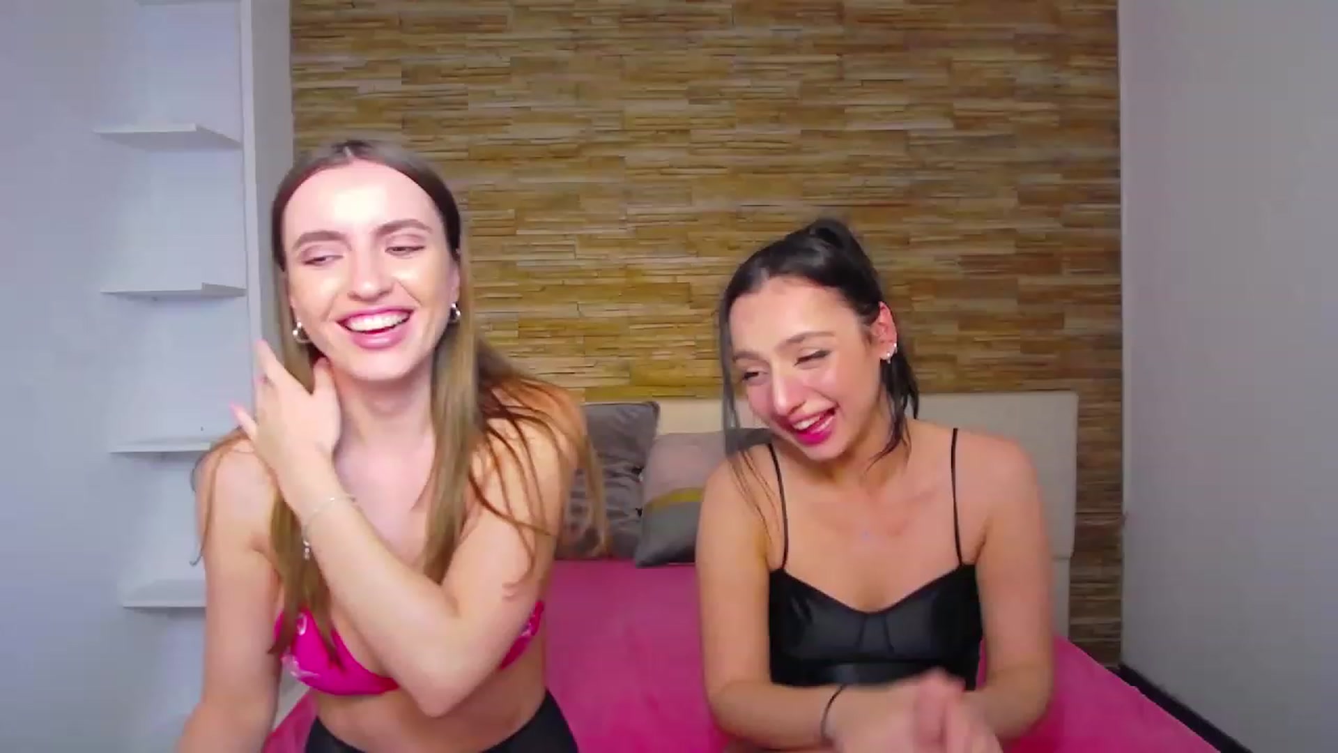 Gallery image thumbnail from AstridLuna_'s myfreecams stream on, 12/07/2022, 19:30 image 6 of 20
