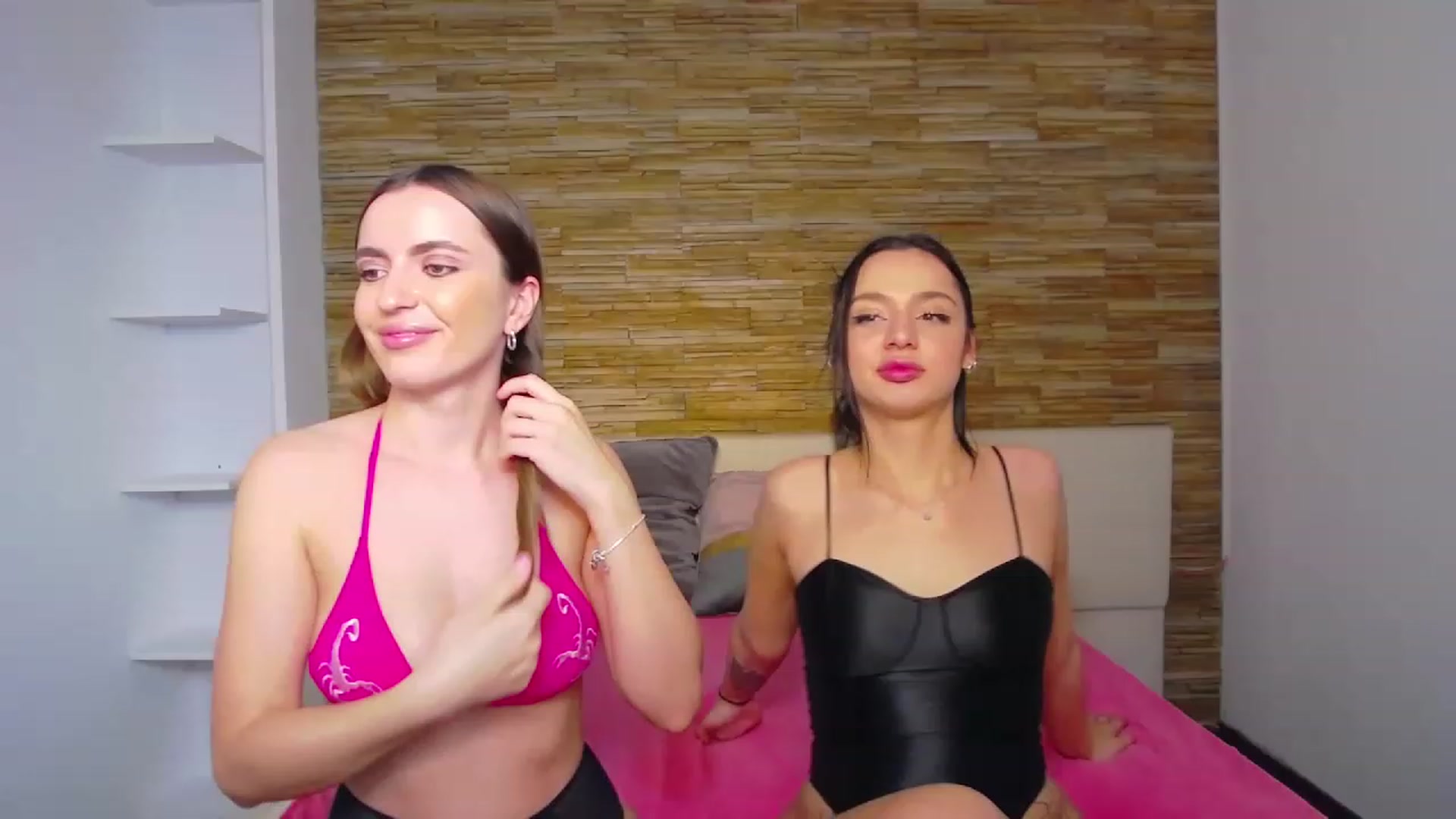 Gallery image thumbnail from AstridLuna_'s myfreecams stream on, 12/07/2022, 19:30 image 20 of 20