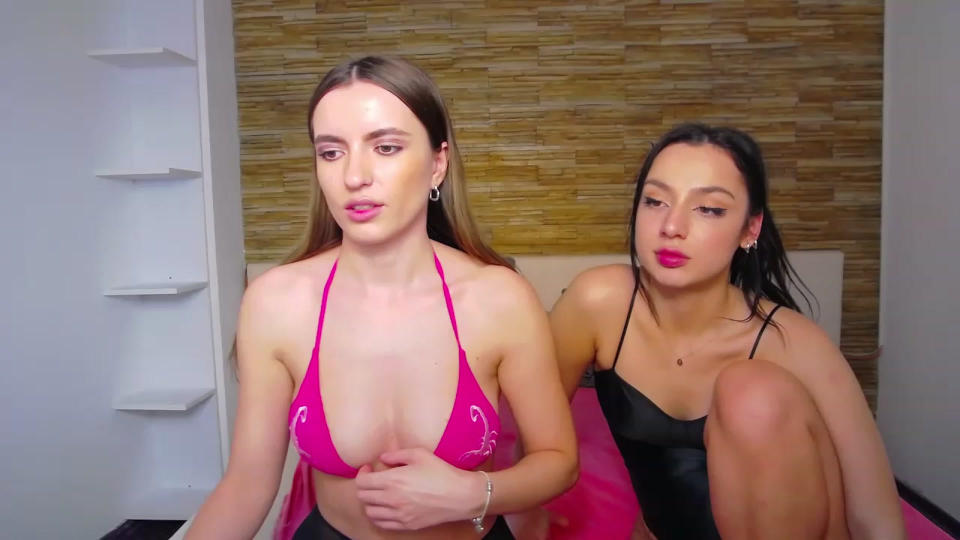 Gallery image thumbnail from AstridLuna_'s myfreecams stream on, 12/07/2022, 20:46 image 9 of 20