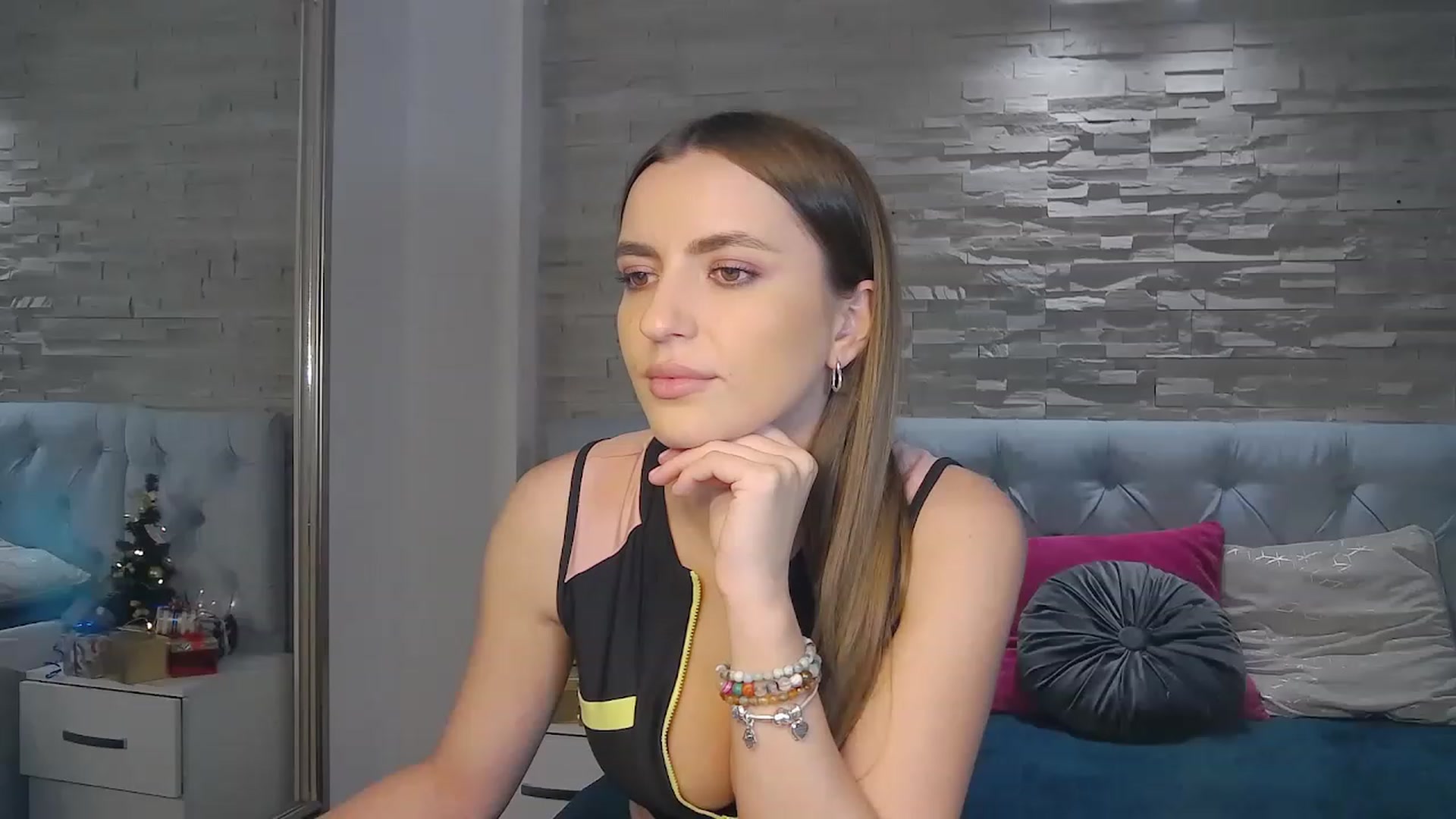 Gallery image thumbnail from AstridLuna_'s myfreecams stream on, 12/08/2022, 16:14 image 20 of 20