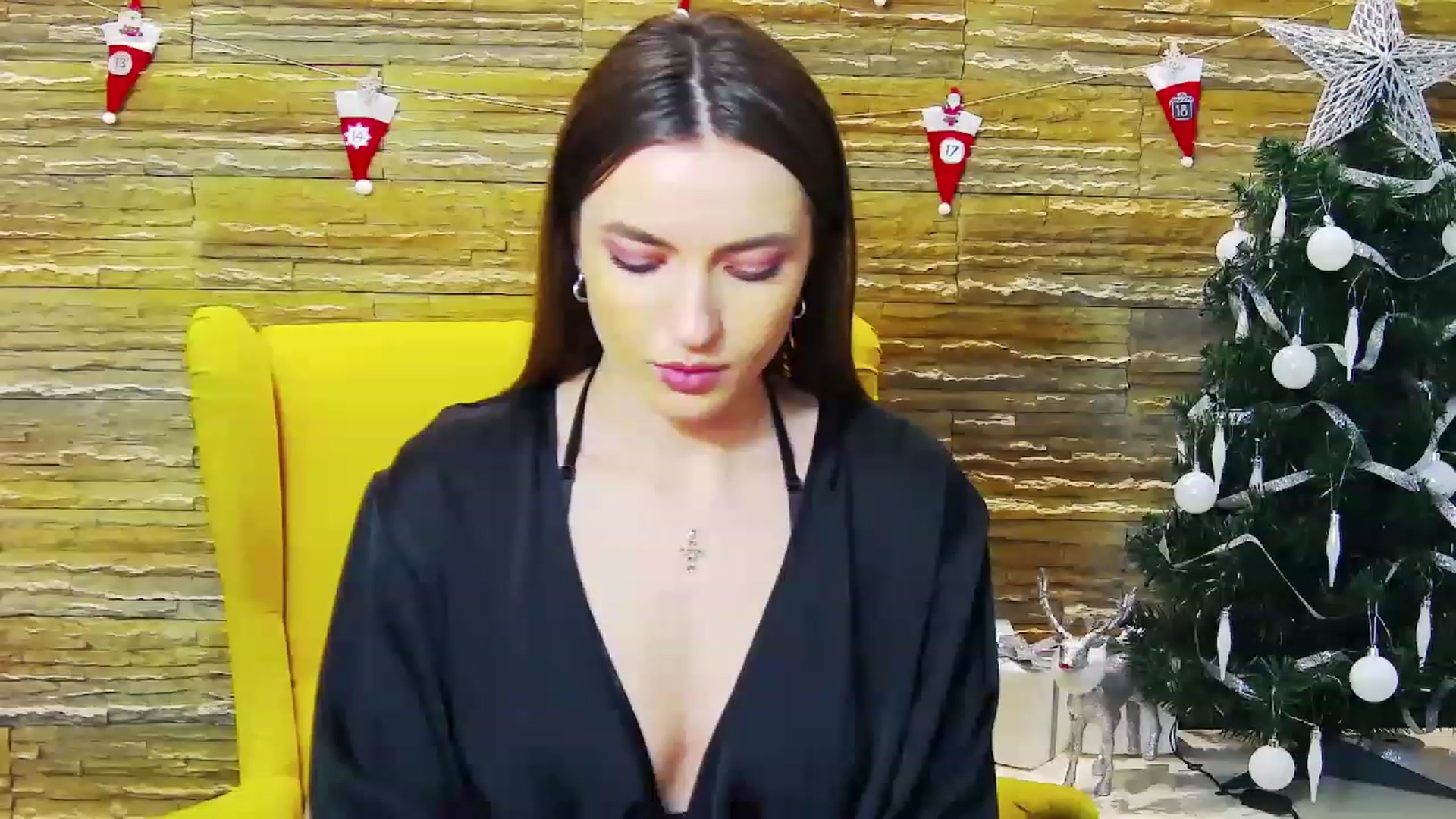 Gallery image thumbnail from AstridLuna_'s myfreecams stream on, 12/12/2022, 22:09 image 20 of 20