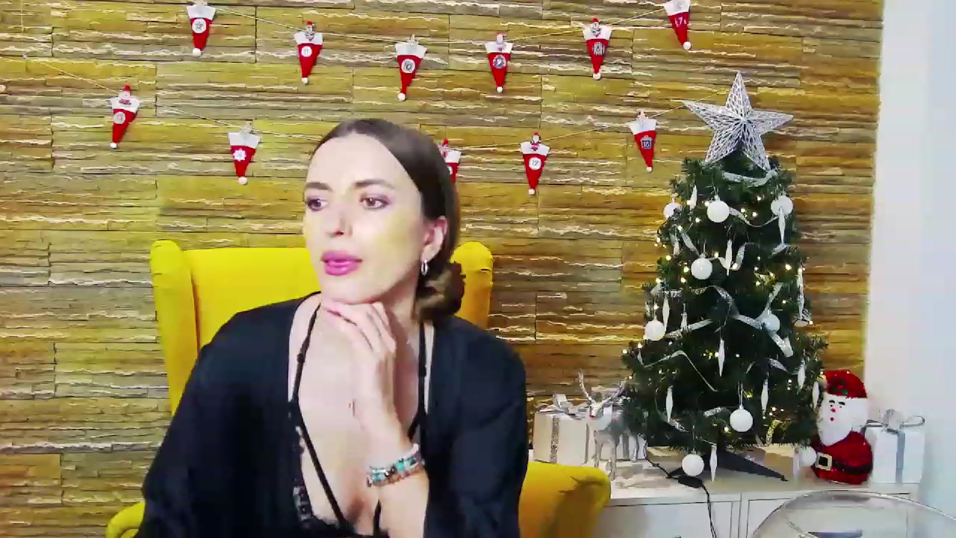 Gallery image thumbnail from AstridLuna_'s myfreecams stream on, 12/13/2022, 03:39 image 20 of 20