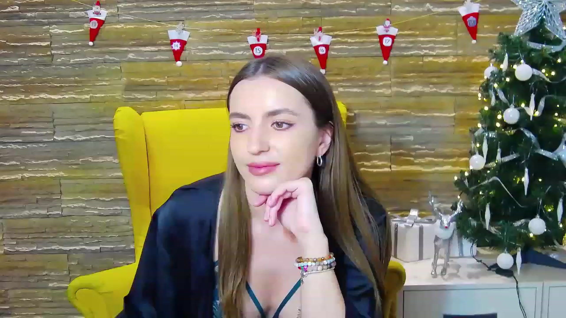 Gallery image thumbnail from AstridLuna_'s myfreecams stream on, 12/15/2022, 24:10 image 16 of 20