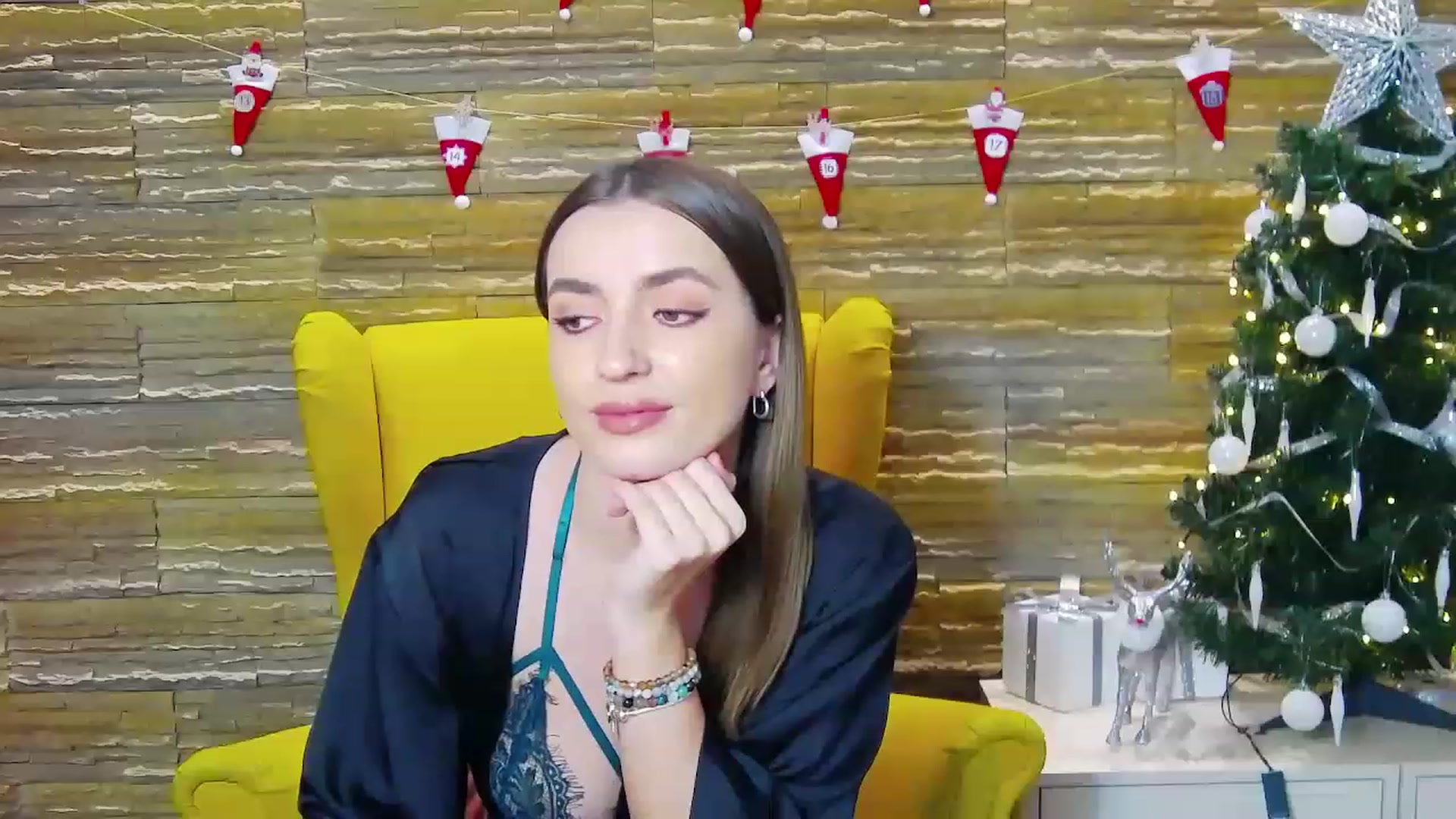 Gallery image thumbnail from AstridLuna_'s myfreecams stream on, 12/15/2022, 01:41 image 19 of 20