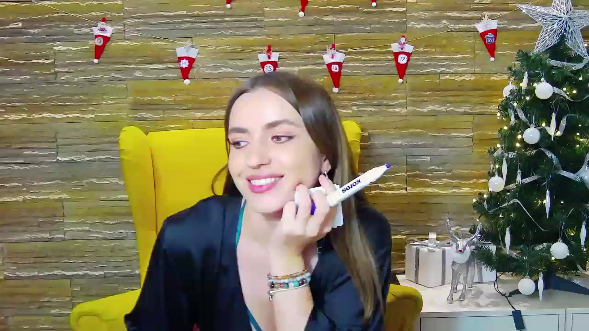Gallery image thumbnail from AstridLuna_'s myfreecams stream on, 12/15/2022, 01:41 image 6 of 20