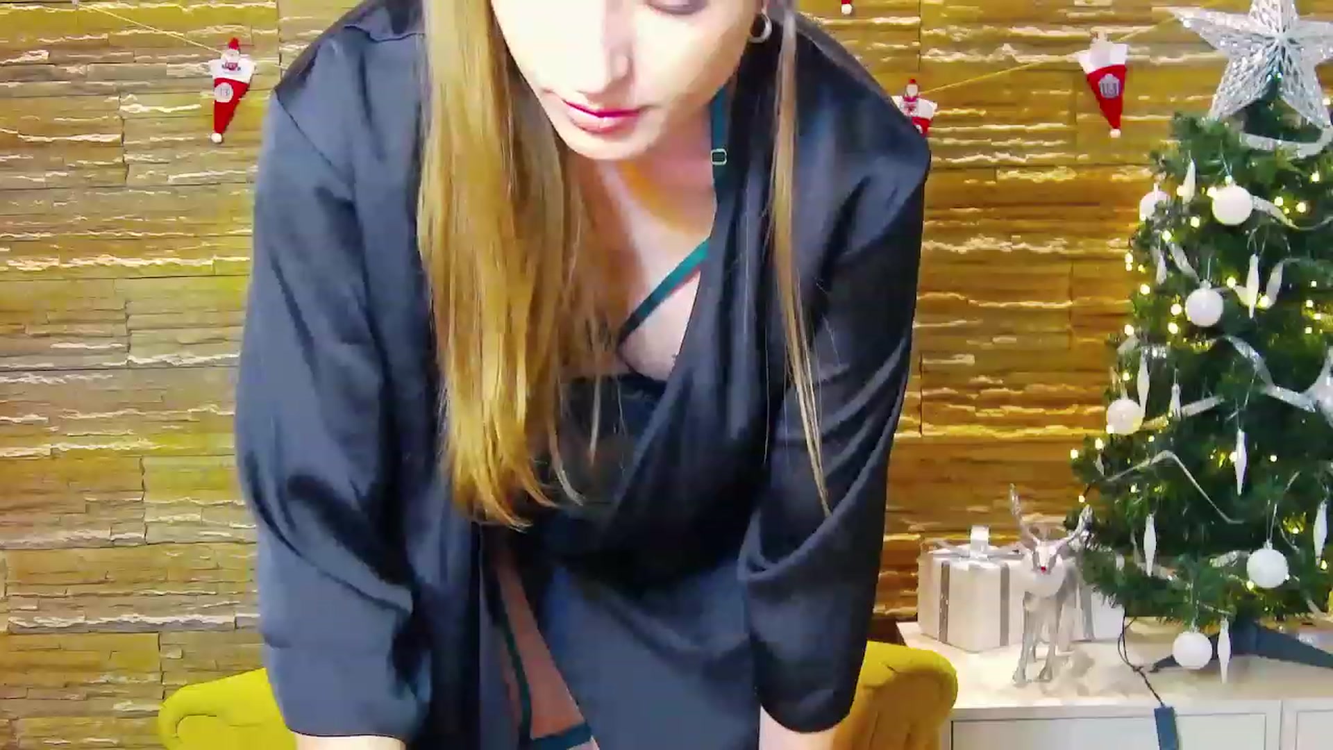 Gallery image thumbnail from AstridLuna_'s myfreecams stream on, 12/15/2022, 02:54 image 7 of 20