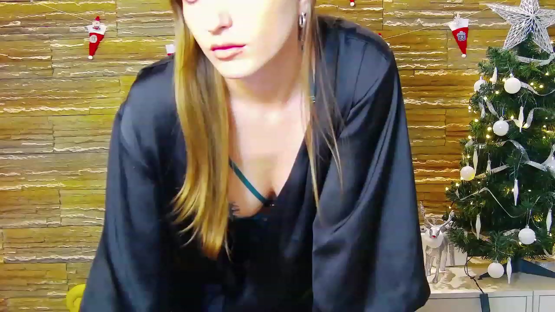 Gallery image thumbnail from AstridLuna_'s myfreecams stream on, 12/15/2022, 02:54 image 4 of 20