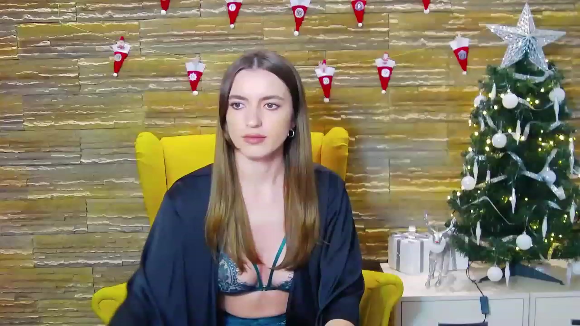 Gallery image thumbnail from AstridLuna_'s myfreecams stream on, 12/15/2022, 03:56 image 14 of 20