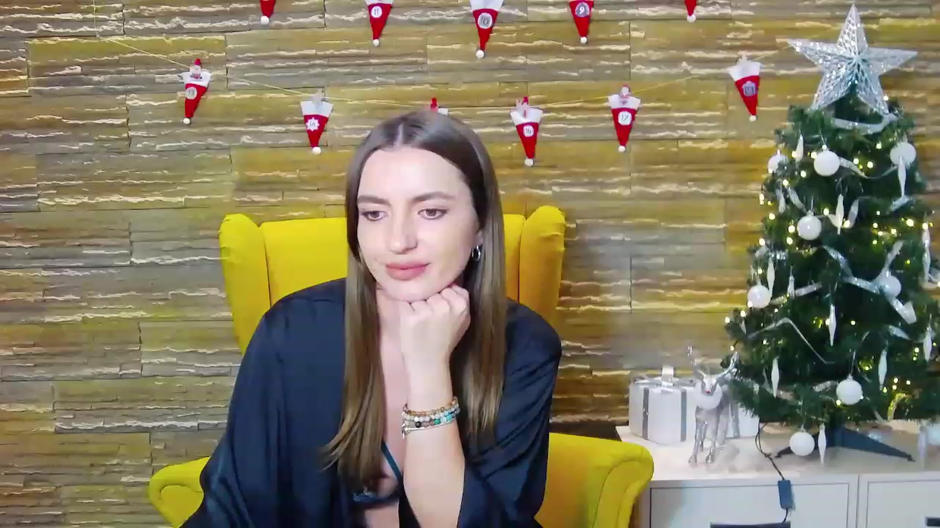 Gallery image thumbnail from AstridLuna_'s myfreecams stream on, 12/15/2022, 03:56 image 9 of 20