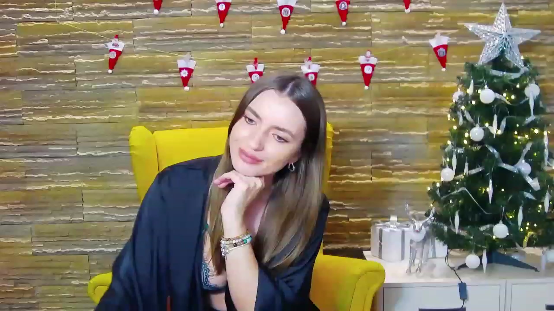 Gallery image thumbnail from AstridLuna_'s myfreecams stream on, 12/15/2022, 03:56 image 8 of 20