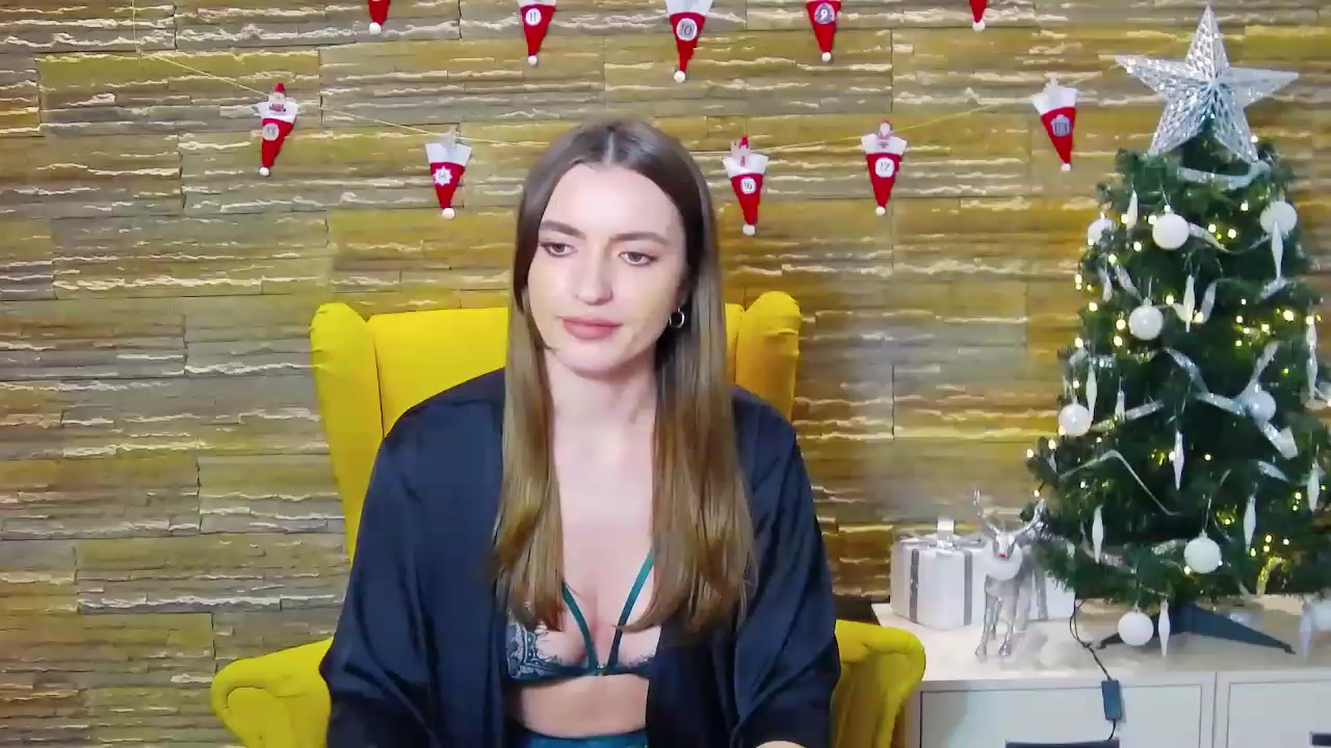 Gallery image thumbnail from AstridLuna_'s myfreecams stream on, 12/15/2022, 03:56 image 12 of 20