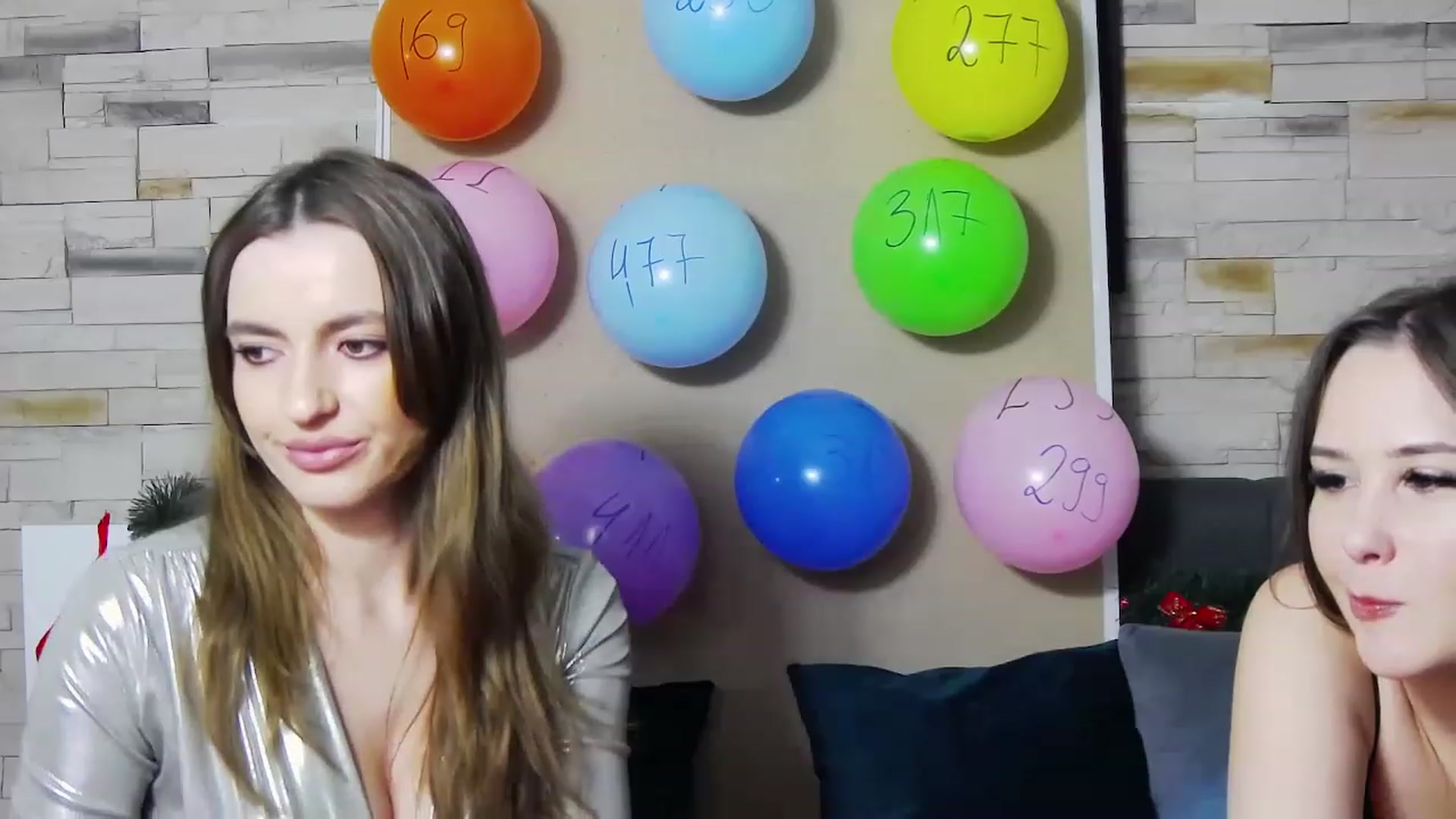 Gallery image thumbnail from AstridLuna_'s myfreecams stream on, 12/15/2022, 15:28 image 14 of 20
