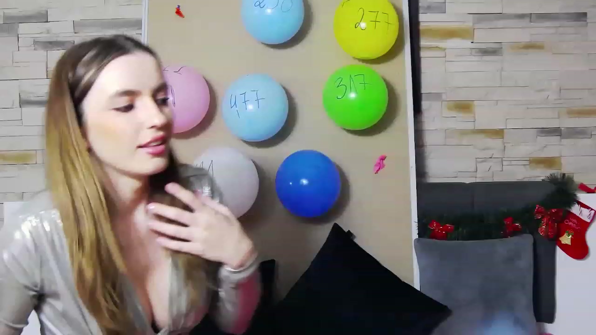 Gallery image thumbnail from AstridLuna_'s myfreecams stream on, 12/15/2022, 19:30 image 3 of 20