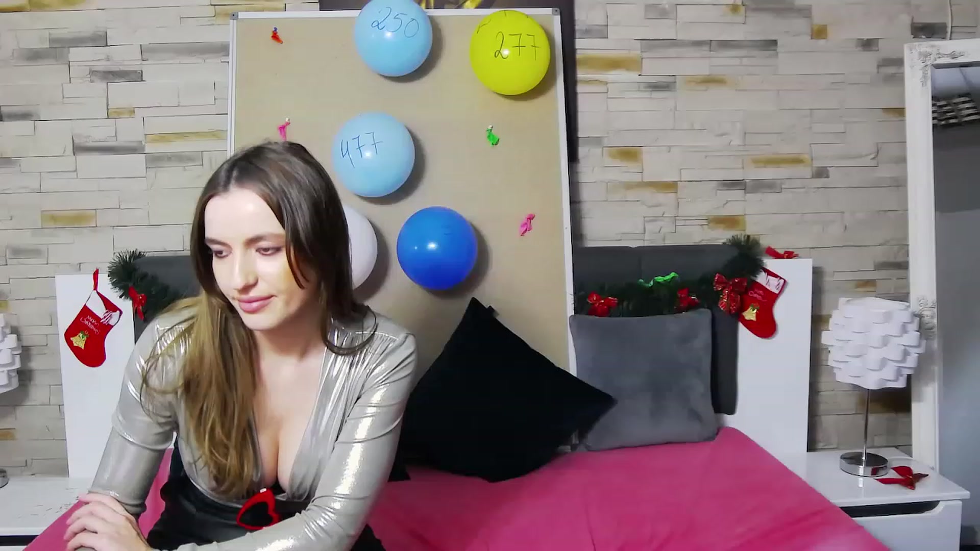Gallery image thumbnail from AstridLuna_'s myfreecams stream on, 12/15/2022, 19:30 image 18 of 20