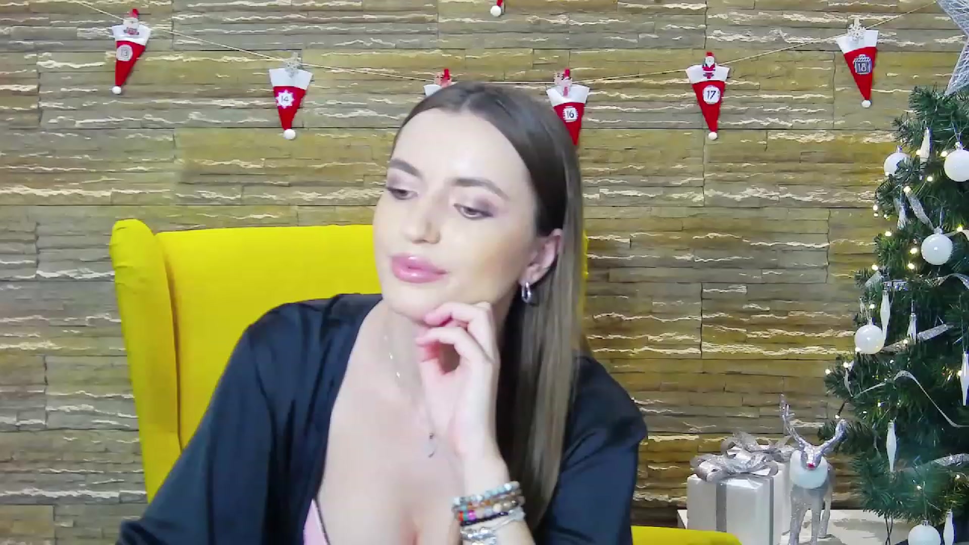 Gallery image thumbnail from AstridLuna_'s myfreecams stream on, 12/20/2022, 19:12 image 18 of 20