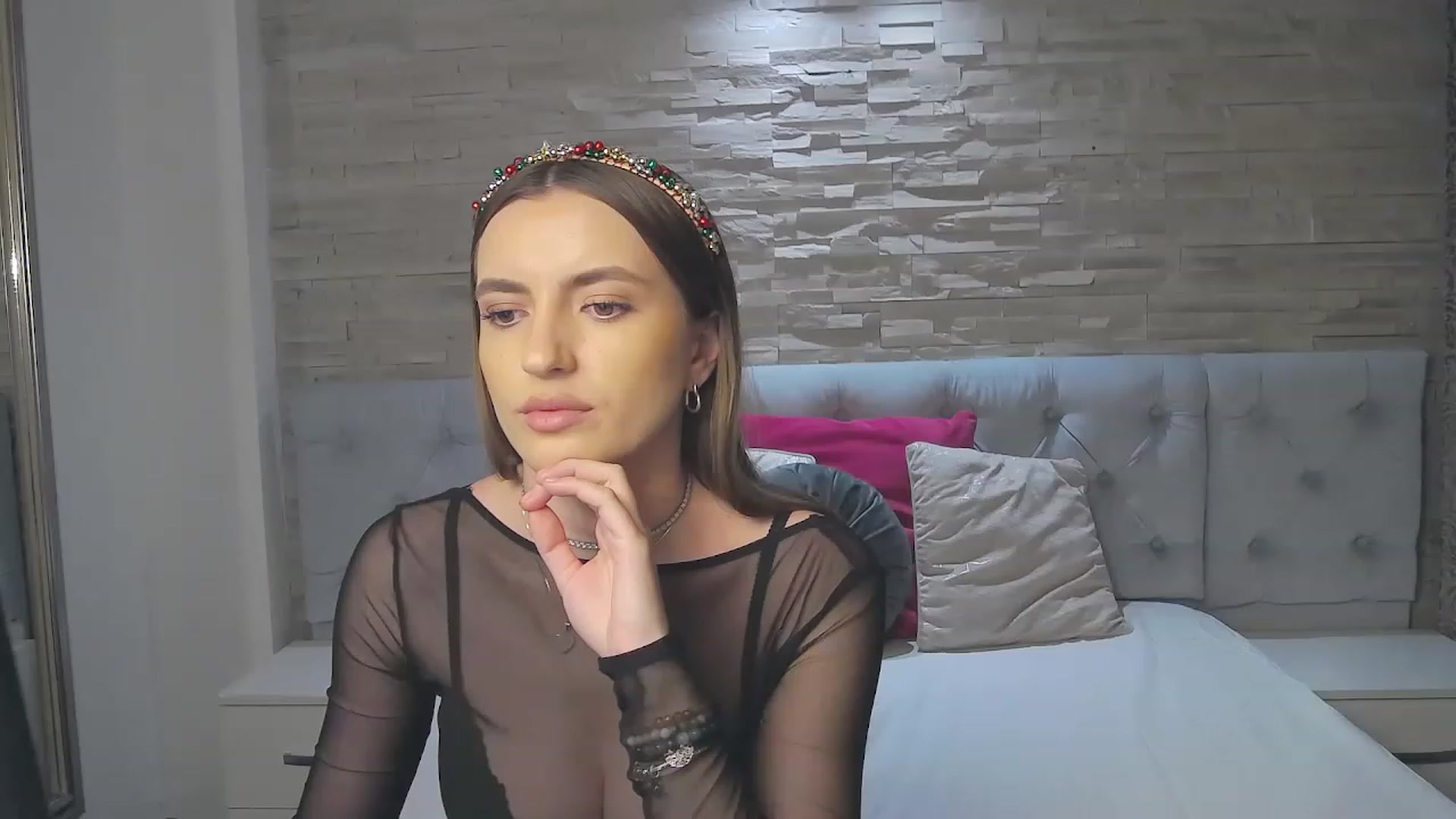 Gallery image thumbnail from AstridLuna_'s myfreecams stream on, 12/21/2022, 18:20 image 1 of 20