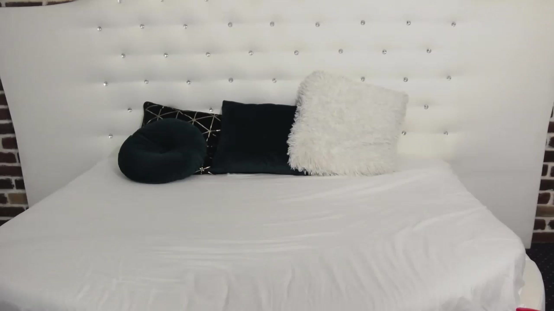 Gallery image thumbnail from AstridLuna_'s myfreecams stream on, 01/17/2023, 16:23 image 15 of 20