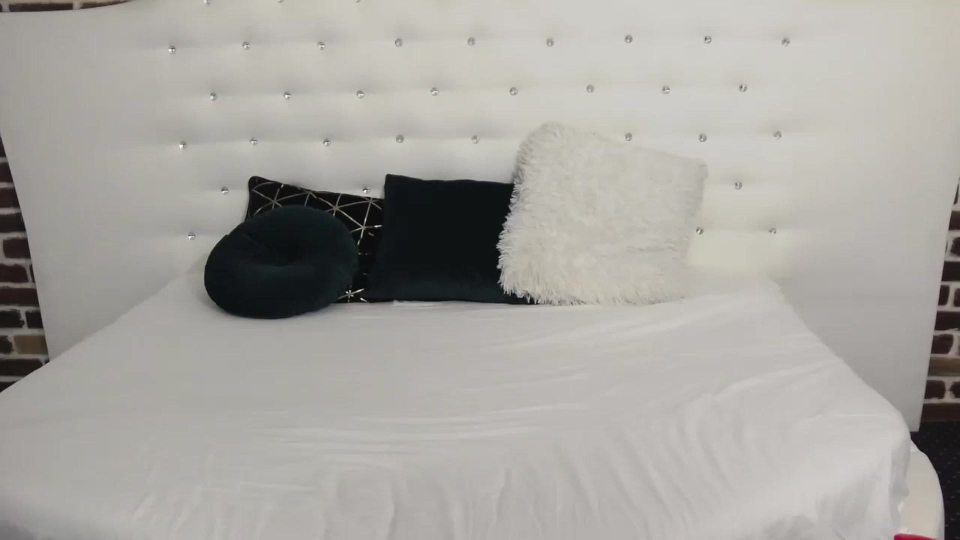Gallery image thumbnail from AstridLuna_'s myfreecams stream on, 01/17/2023, 16:23 image 13 of 20