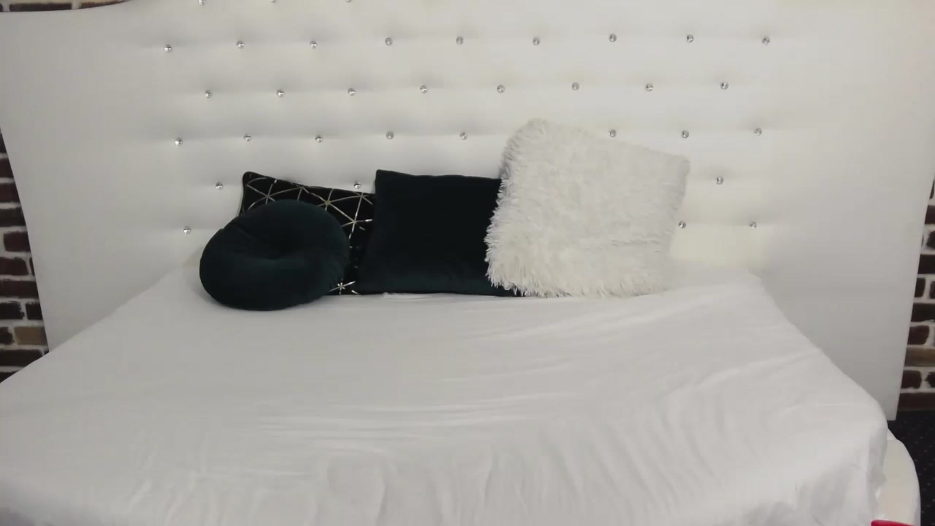 Gallery image thumbnail from AstridLuna_'s myfreecams stream on, 01/17/2023, 16:23 image 17 of 20