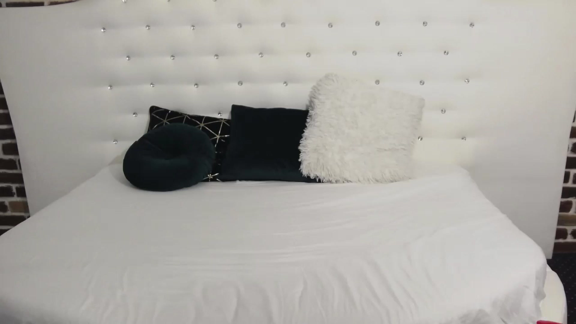 Gallery image thumbnail from AstridLuna_'s myfreecams stream on, 01/17/2023, 16:23 image 16 of 20