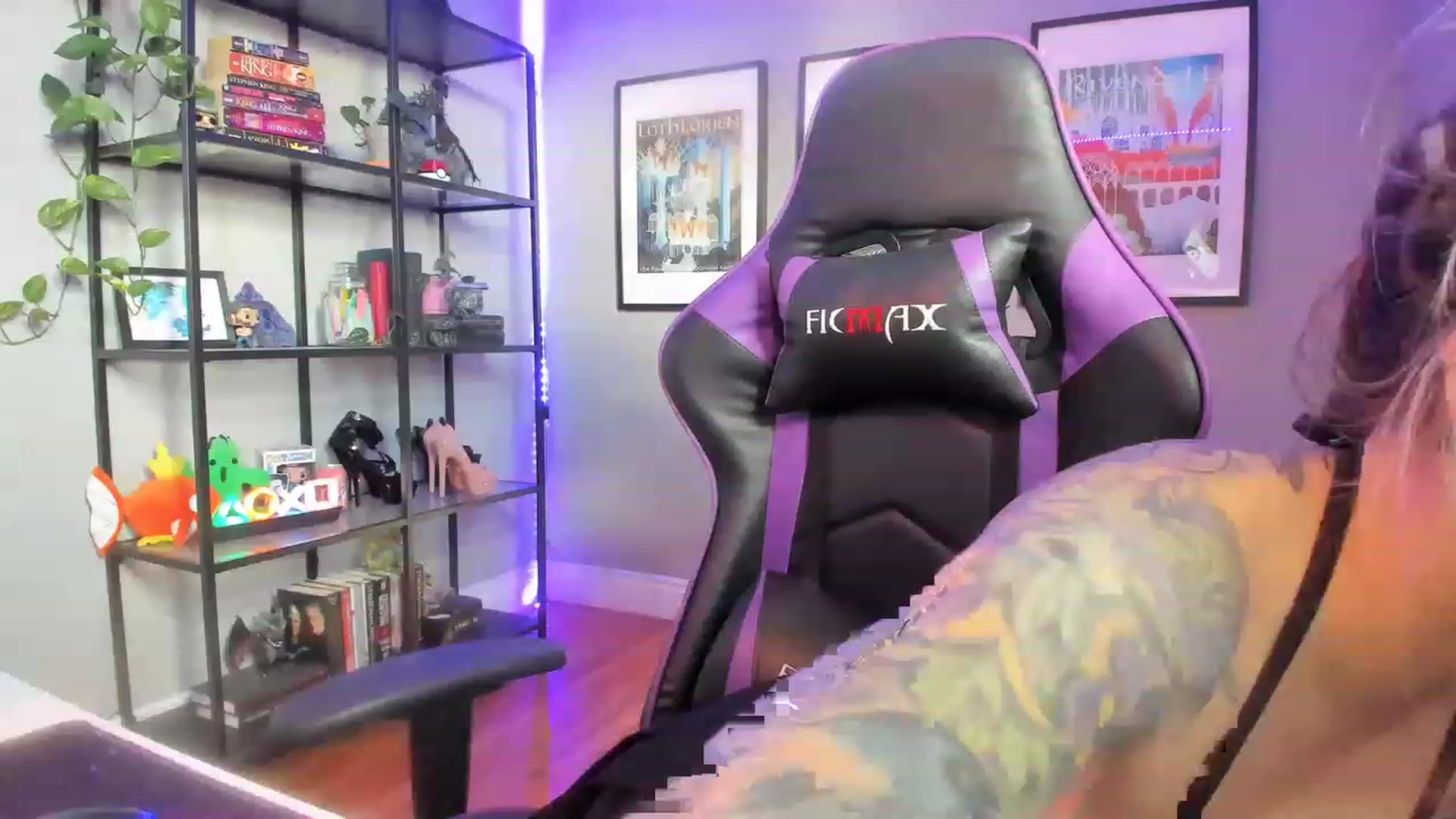 Gallery image thumbnail from AstridLuxe's myfreecams stream on, 11/15/2022, 14:32 image 13 of 20