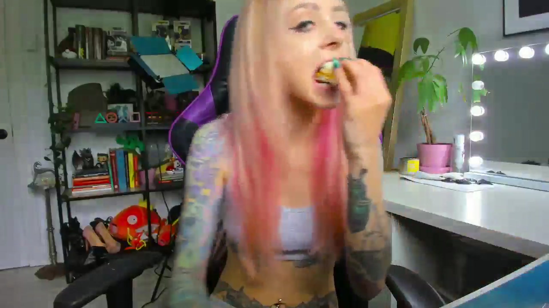 Gallery image thumbnail from AstridLuxe's myfreecams stream on, 06/07/2024, 14:51 image 7 of 20