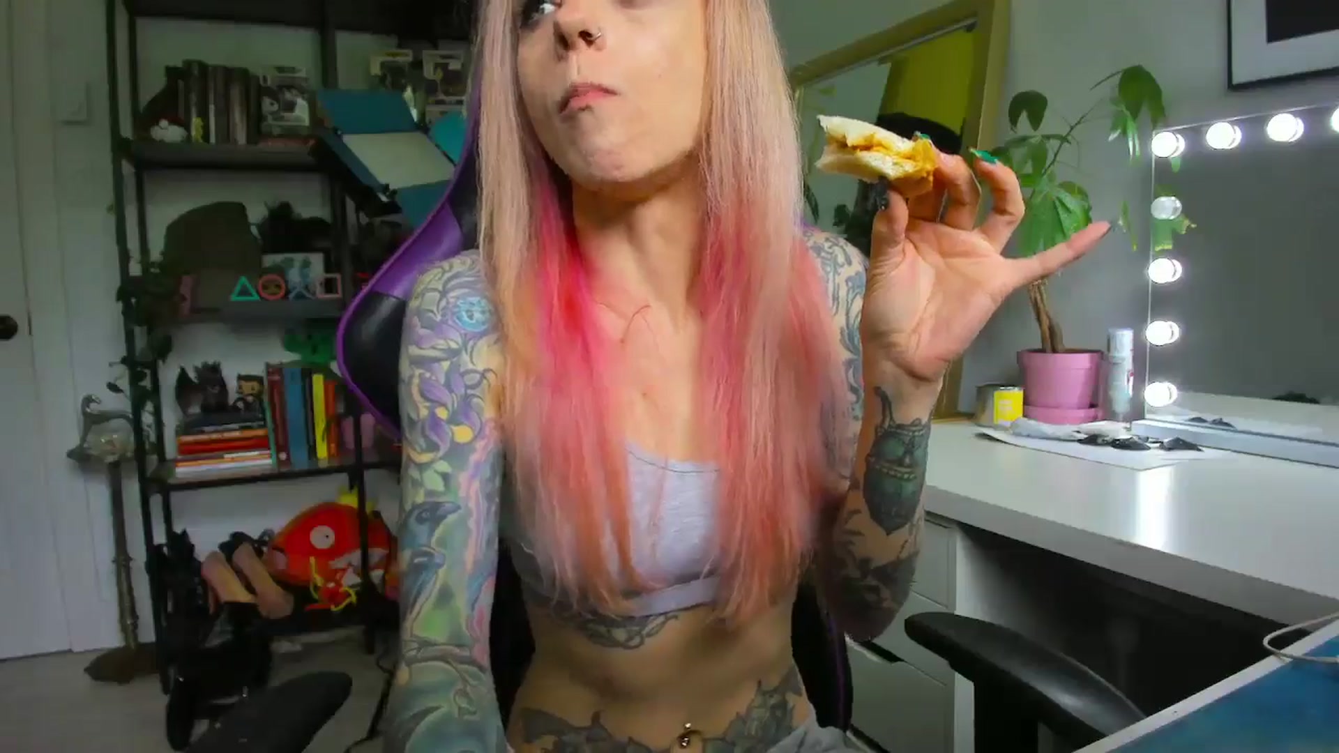 Gallery image thumbnail from AstridLuxe's myfreecams stream on, 06/07/2024, 14:51 image 17 of 20