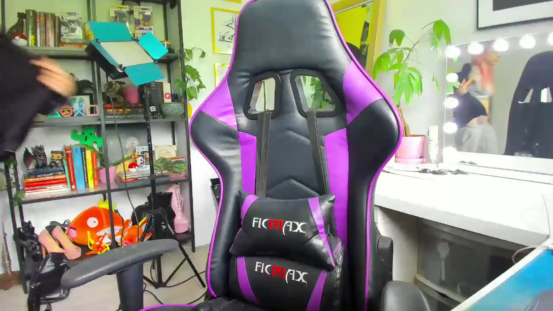 Gallery image thumbnail from AstridLuxe's myfreecams stream on, 06/07/2024, 15:20 image 16 of 20